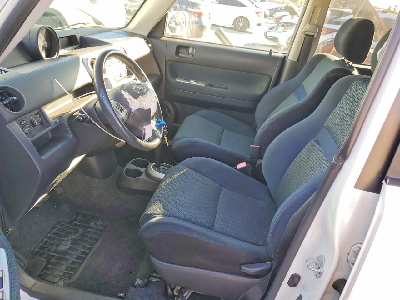 2006 Toyota Scion Xb White vin: JTLKT324164102365