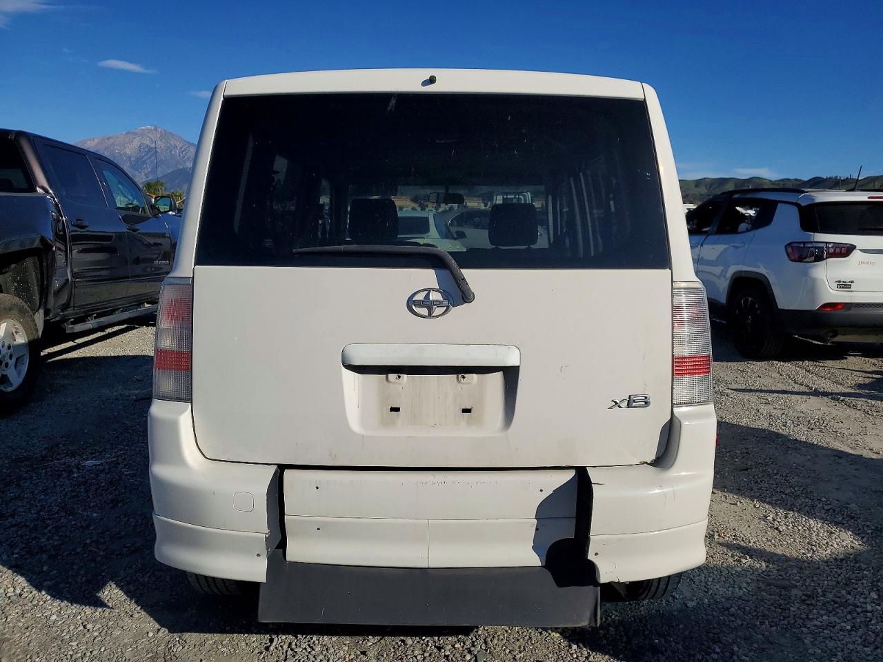 2006 Toyota Scion Xb White vin: JTLKT324164102365