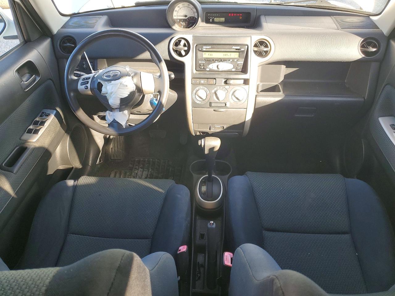 2006 Toyota Scion Xb White vin: JTLKT324164102365
