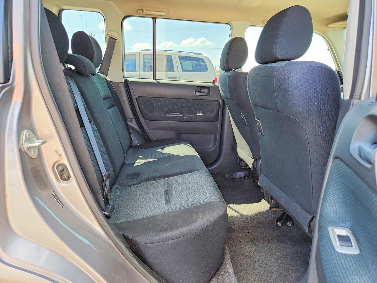 2006 Toyota Scion Xb Silver vin: JTLKT324164108697