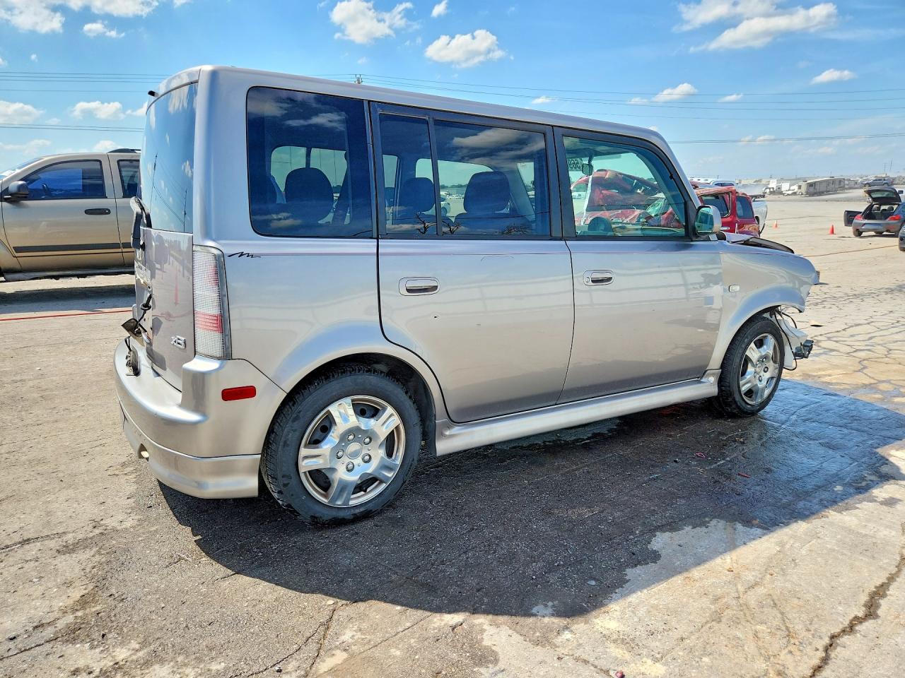 2006 Toyota Scion Xb Silver vin: JTLKT324164108697