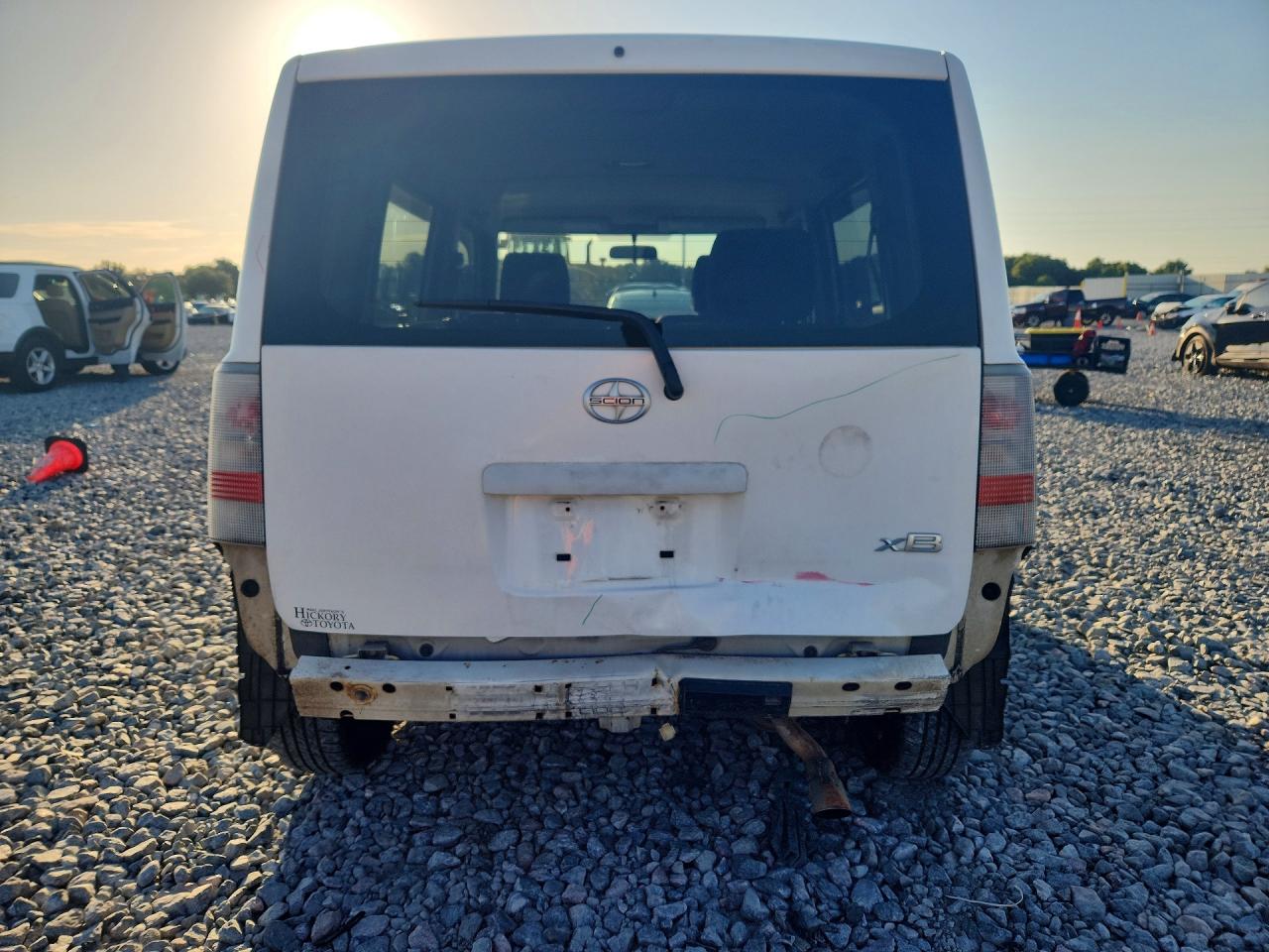 2004 Toyota Scion Xb Белый vin: JTLKT324240152647
