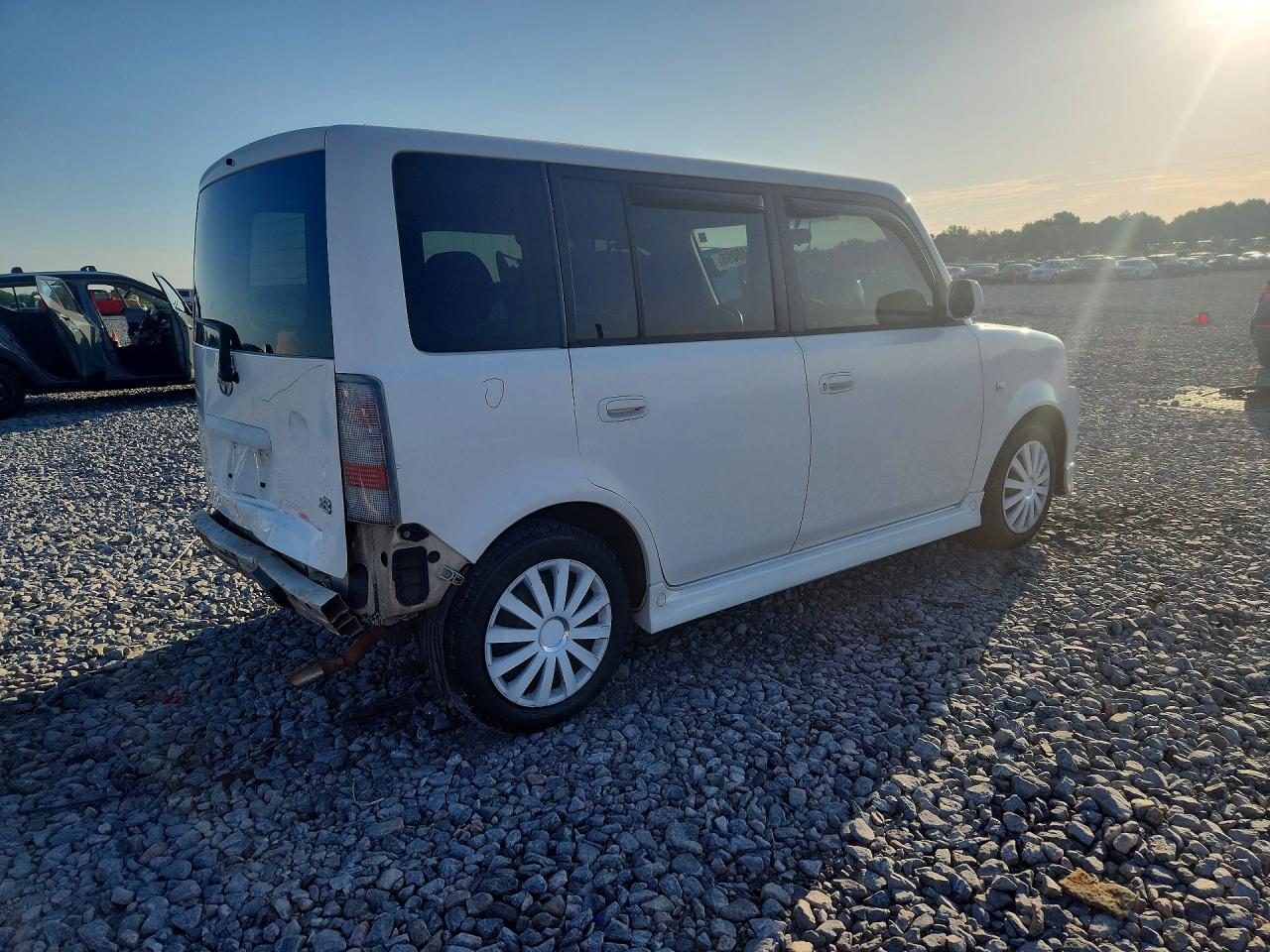 2004 Toyota Scion Xb Белый vin: JTLKT324240152647