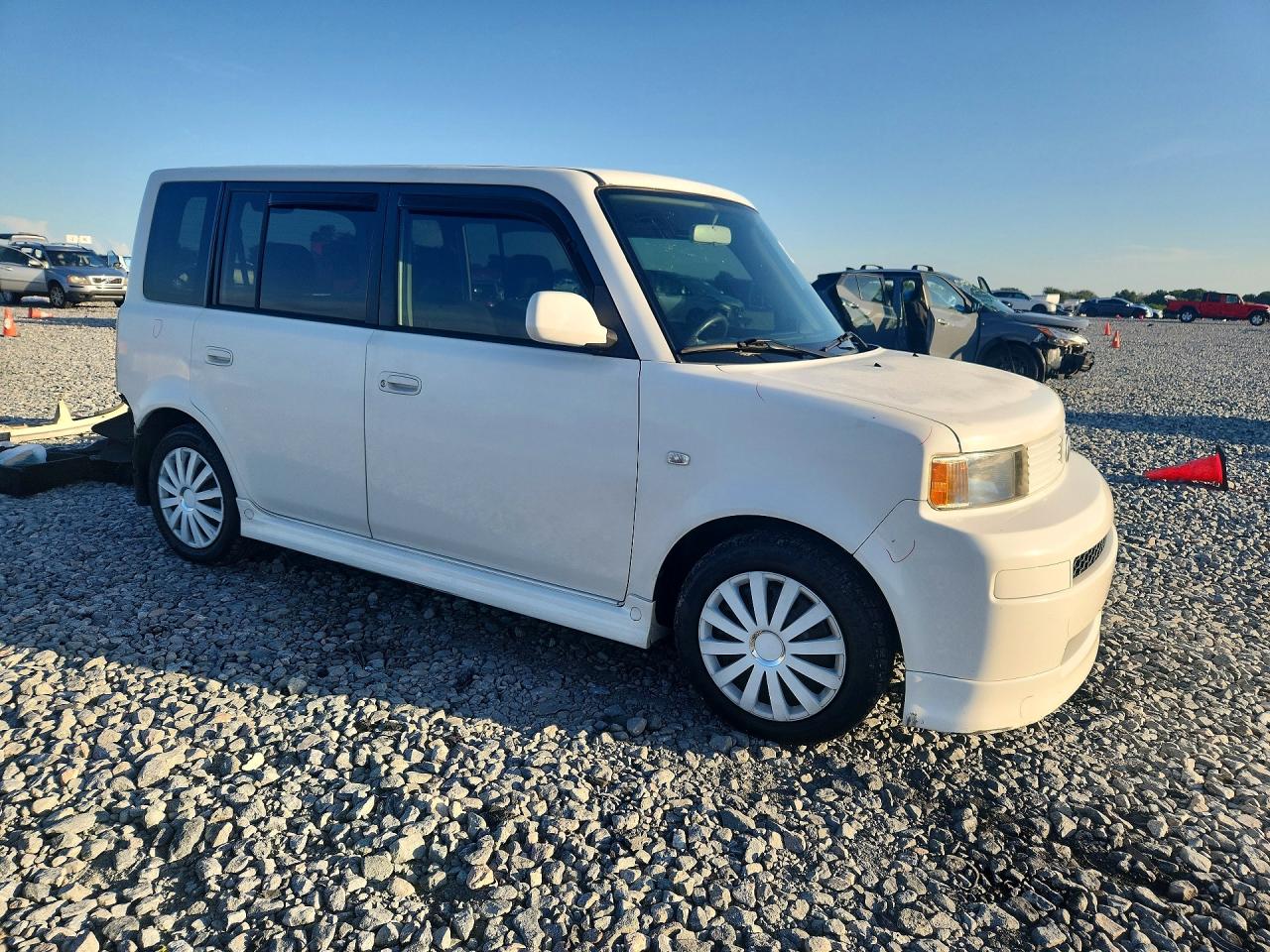 2004 Toyota Scion Xb Белый vin: JTLKT324240152647