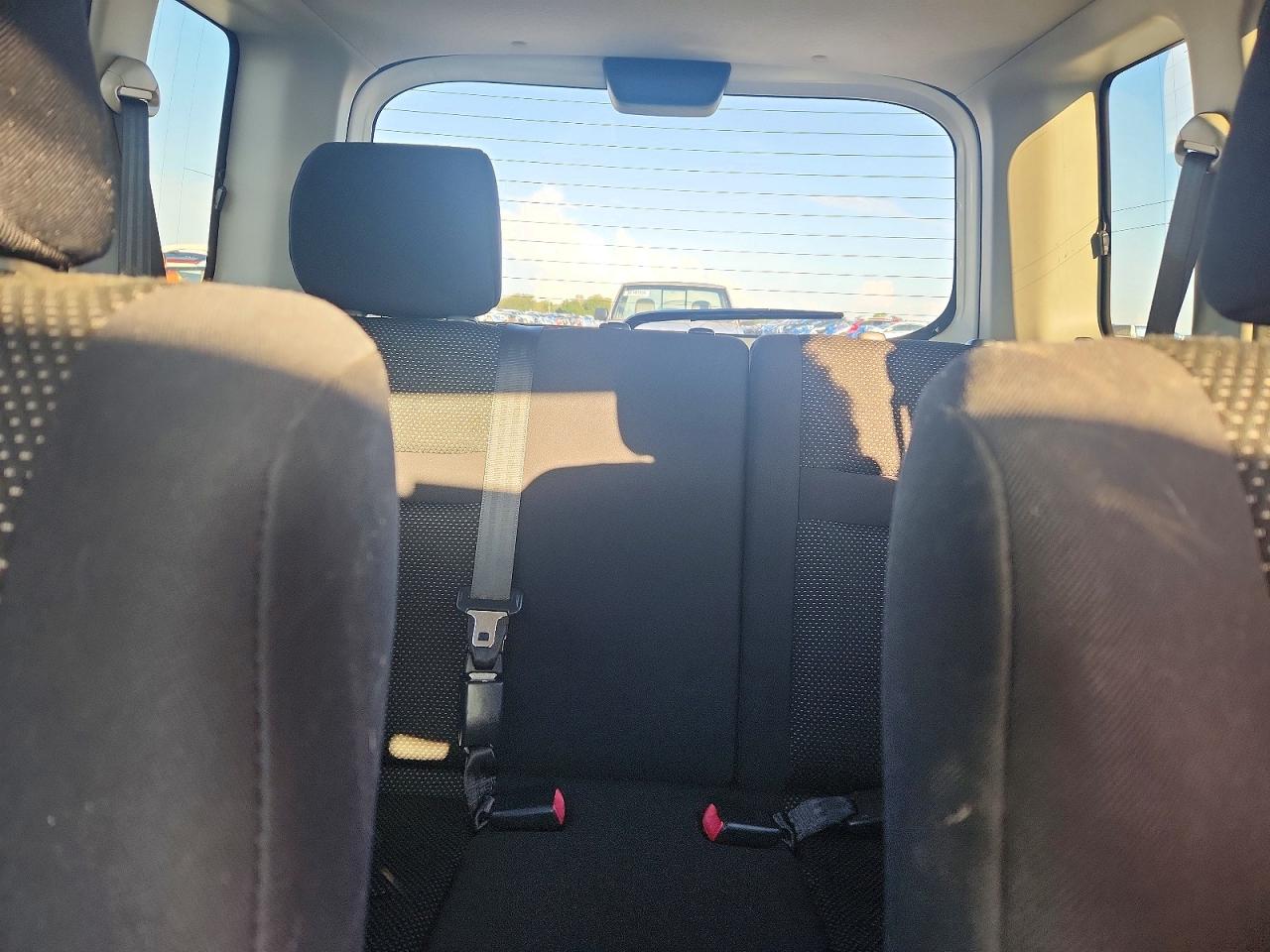 2004 Toyota Scion Xb Белый vin: JTLKT324240152647