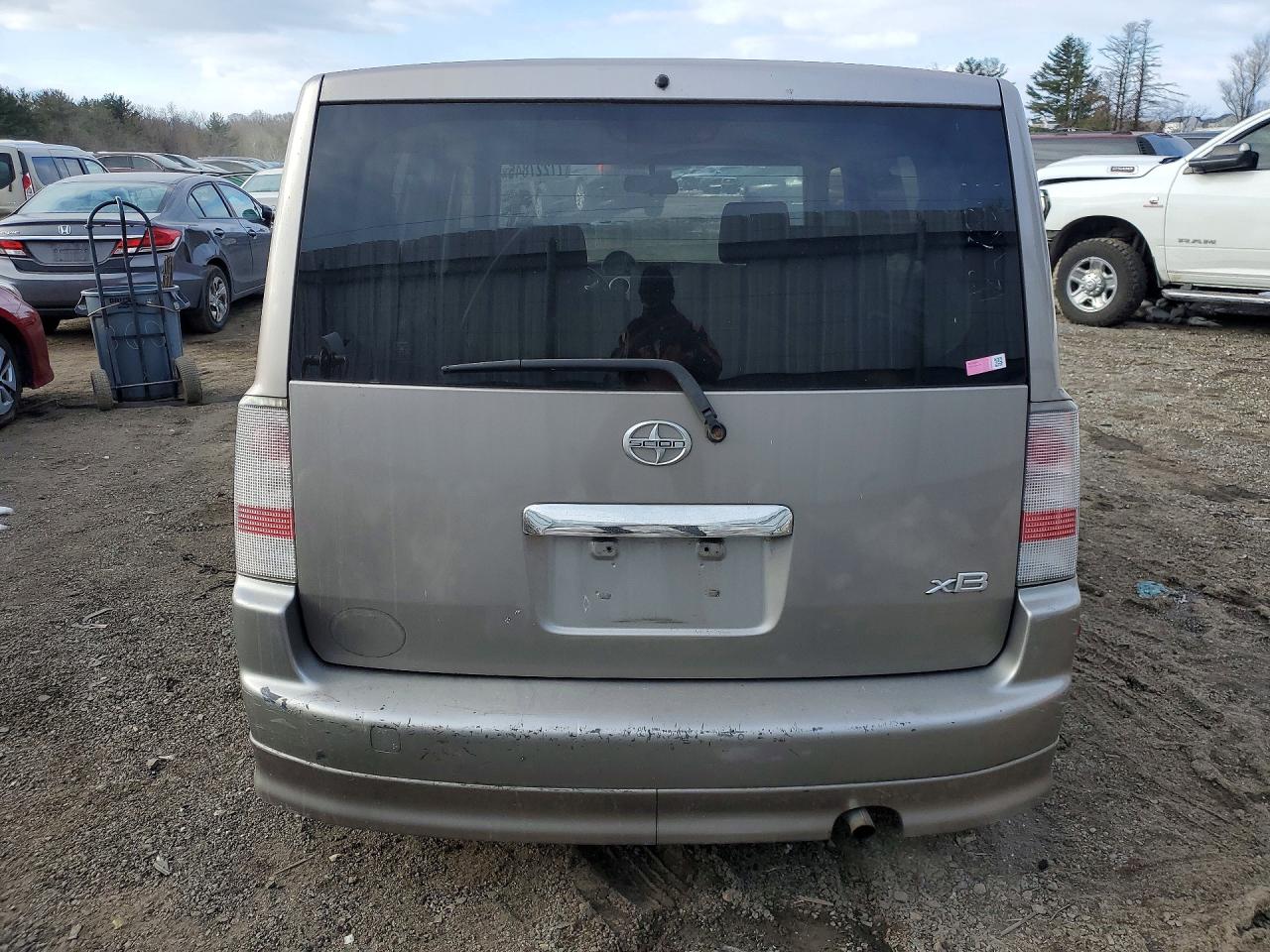 2004 Toyota Scion Xb Beige vin: JTLKT324240156441