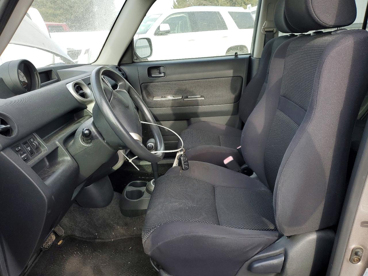 2004 Toyota Scion Xb Beige vin: JTLKT324240156441