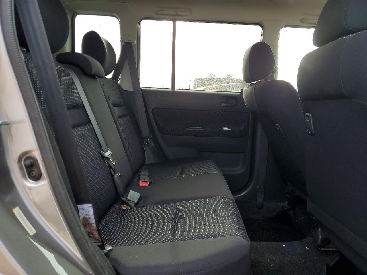 2004 Toyota Scion Xb Beige vin: JTLKT324240156441