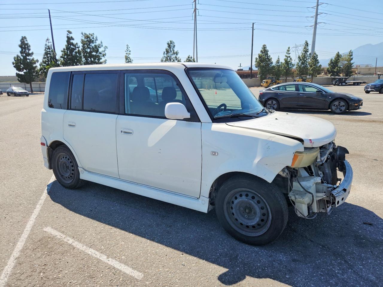 2005 Toyota Scion Xb White vin: JTLKT324250204361