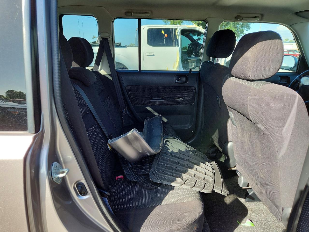 2005 Toyota Scion Xb Gray vin: JTLKT324350172696