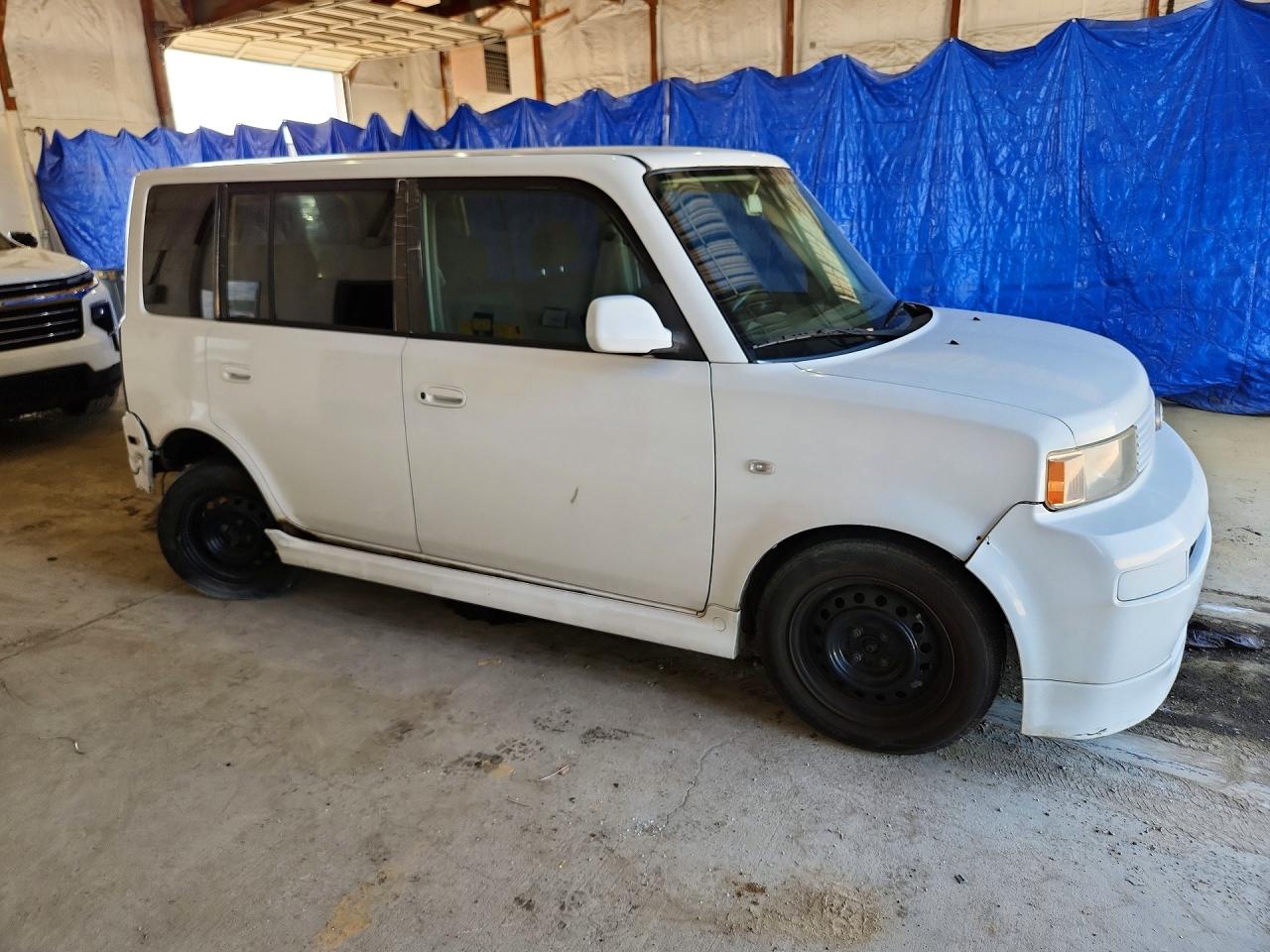 2005 Toyota Scion Xb White vin: JTLKT324350219595