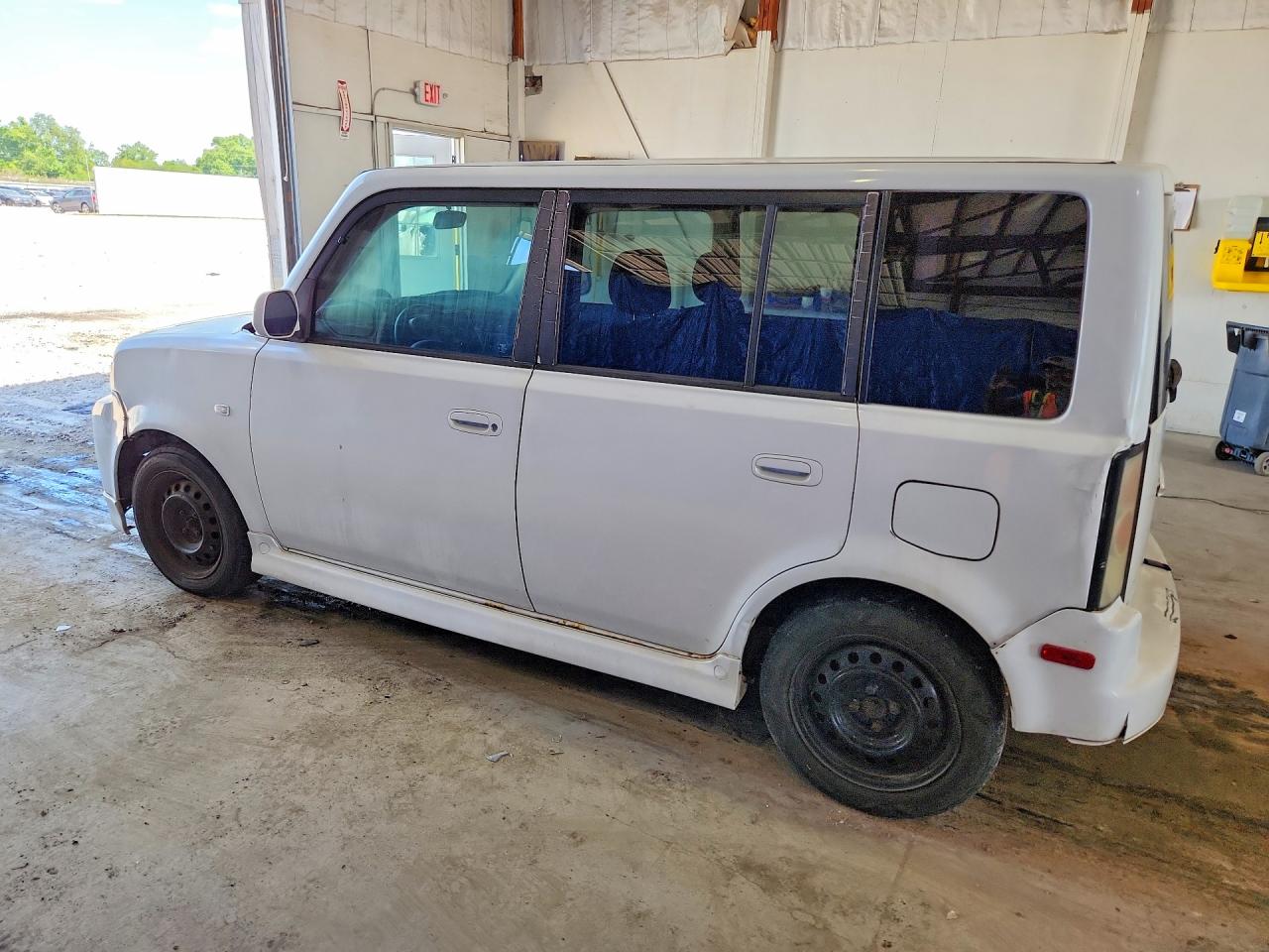 2005 Toyota Scion Xb White vin: JTLKT324350219595