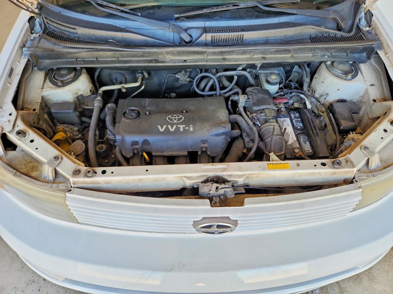 2005 Toyota Scion Xb White vin: JTLKT324350219595