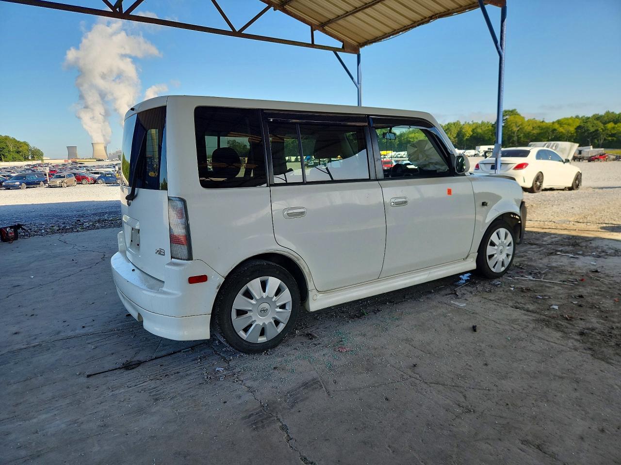 2006 Toyota Scion Xb White vin: JTLKT324364089327