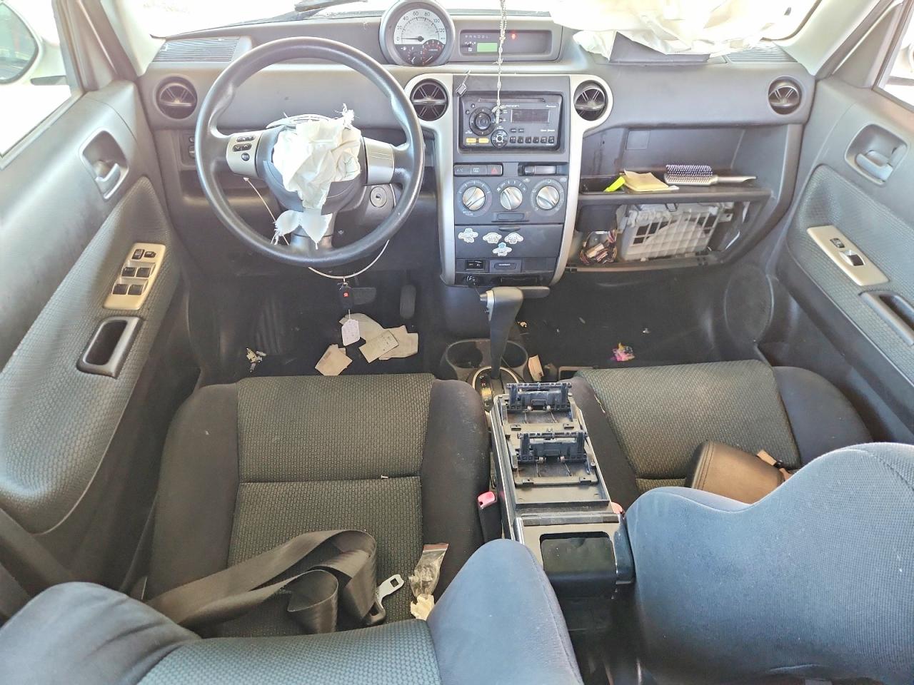 2006 Toyota Scion Xb White vin: JTLKT324364089327