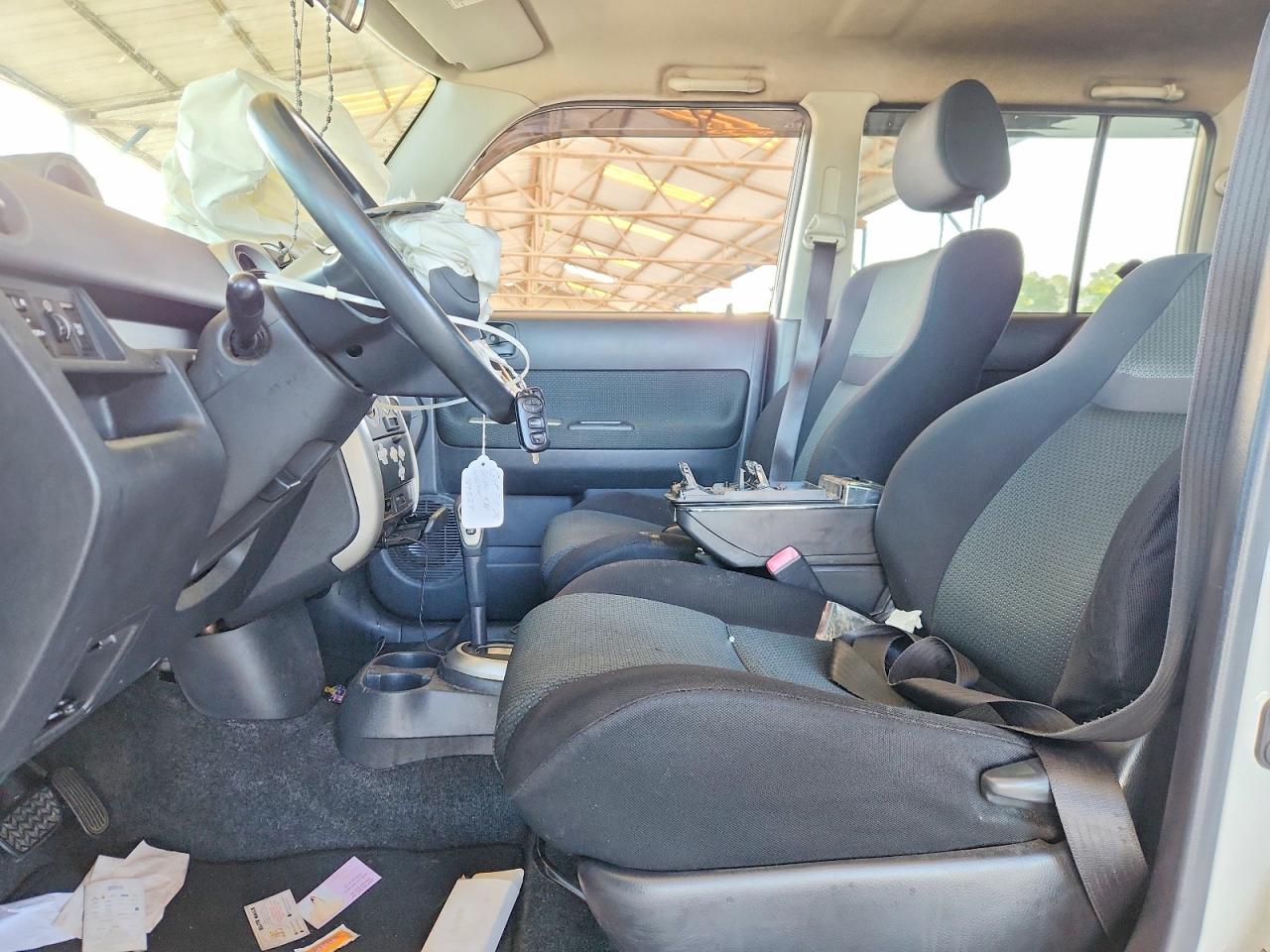 2006 Toyota Scion Xb White vin: JTLKT324364089327
