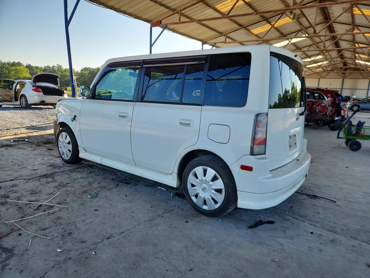 2006 Toyota Scion Xb White vin: JTLKT324364089327