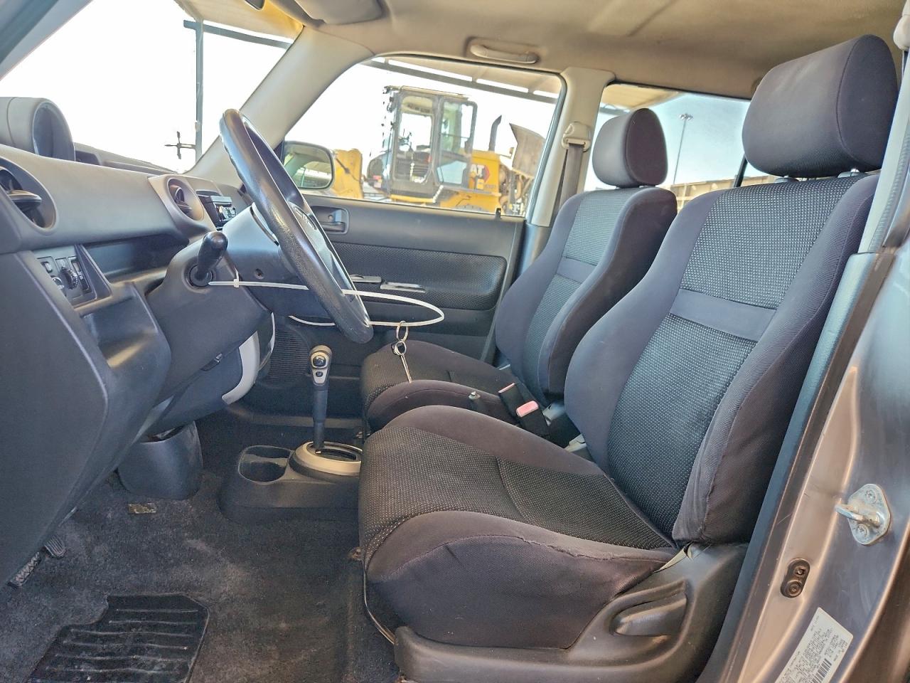 2004 Toyota Scion Xb Silver vin: JTLKT324540147619