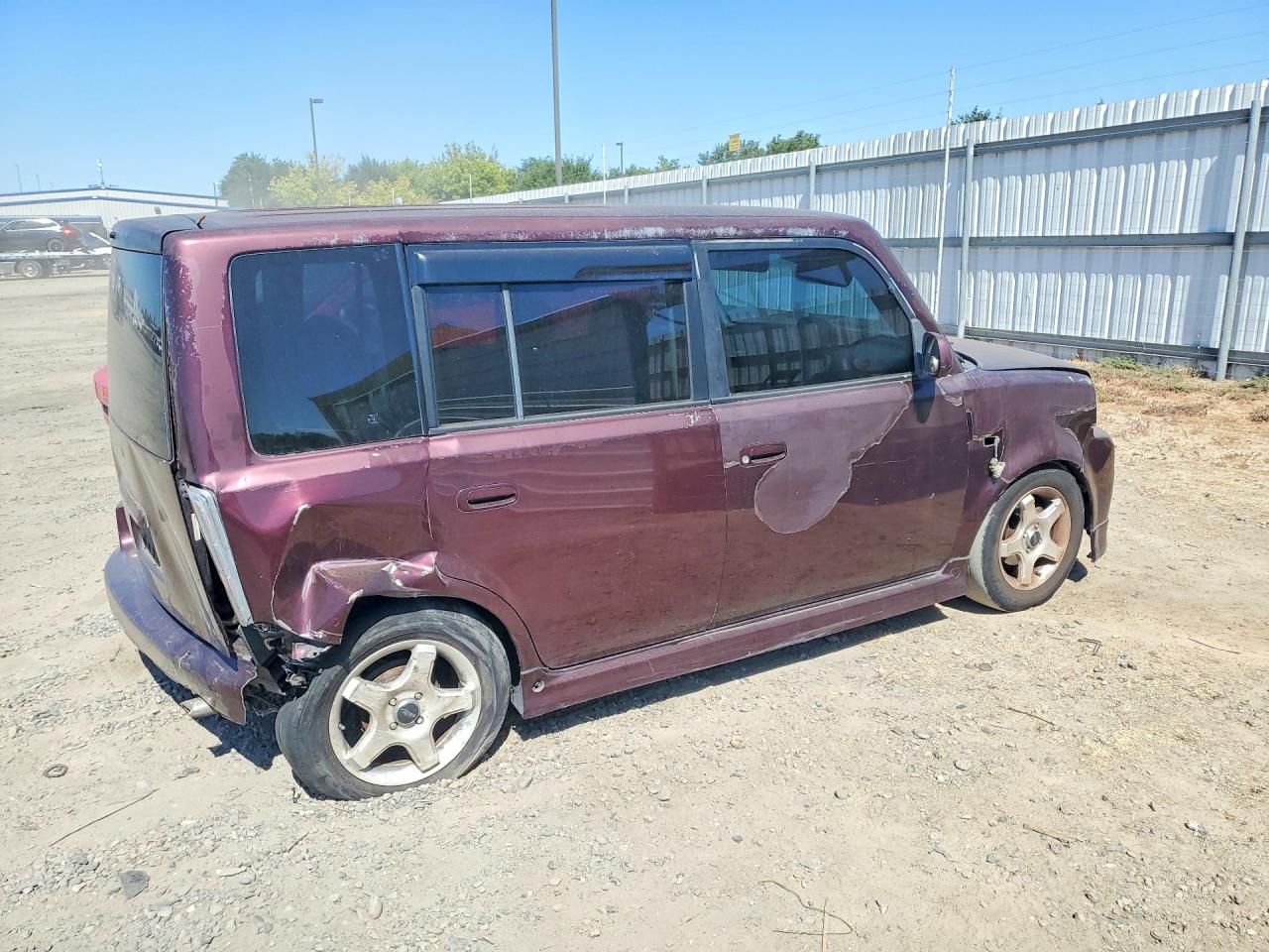 2004 Toyota Scion Xb Burgundy vin: JTLKT324640134541