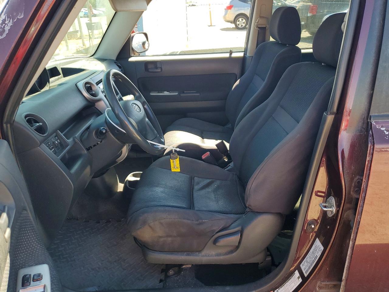 2004 Toyota Scion Xb Burgundy vin: JTLKT324640134541