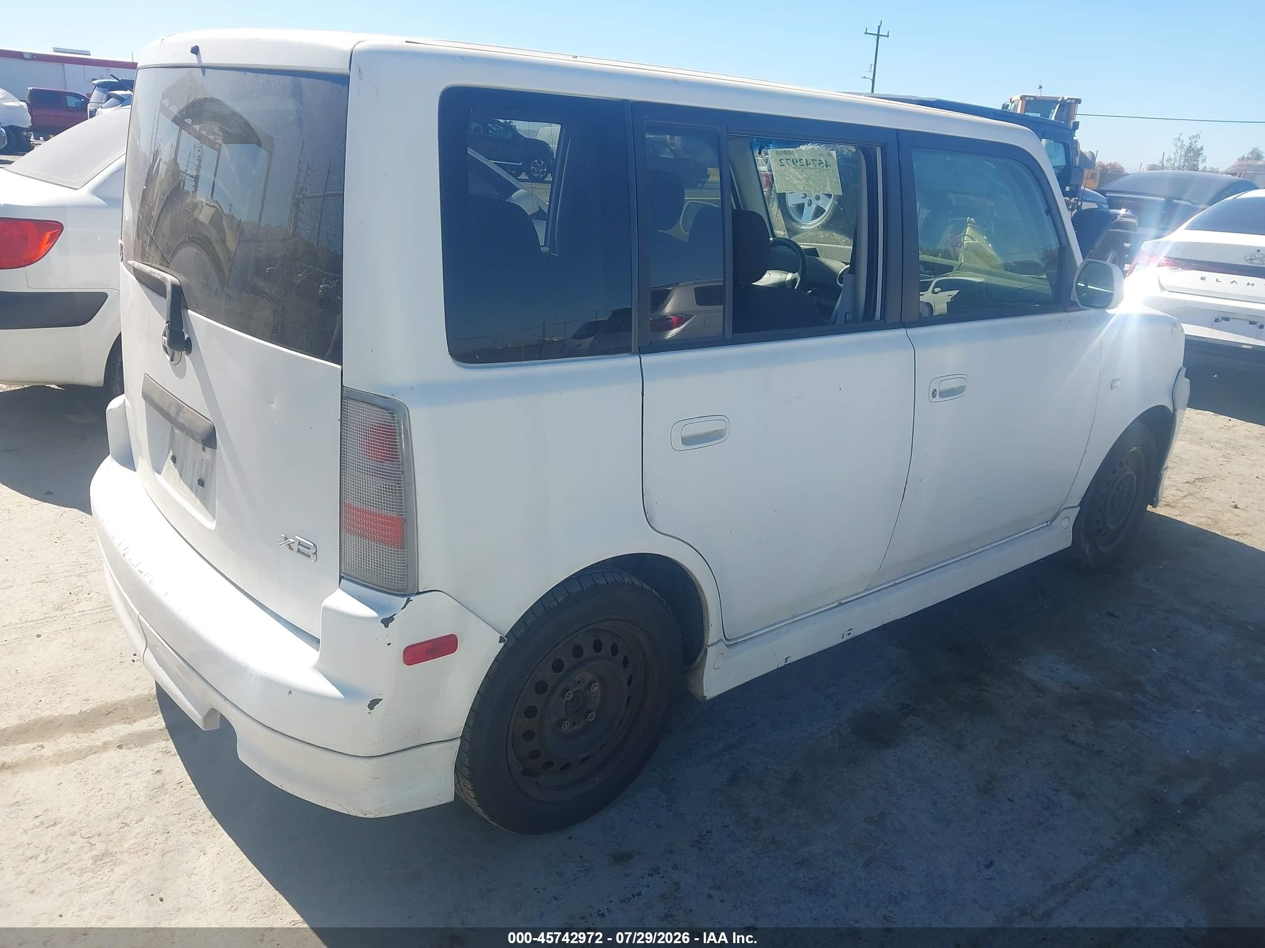 2005 Toyota Scion Xb White vin: JTLKT324650192019