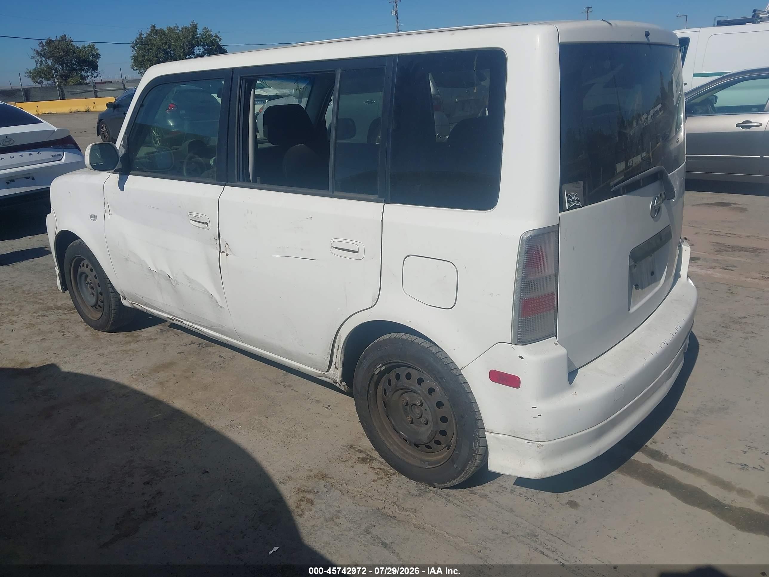 2005 Toyota Scion Xb White vin: JTLKT324650192019