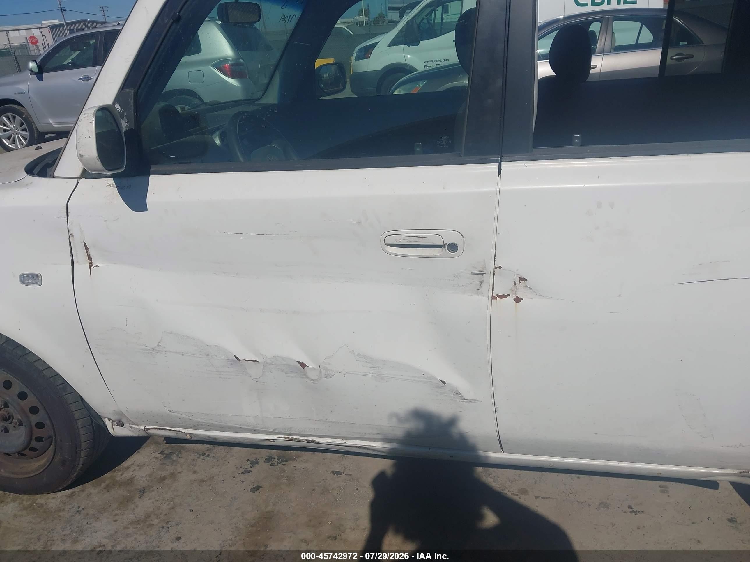 2005 Toyota Scion Xb White vin: JTLKT324650192019