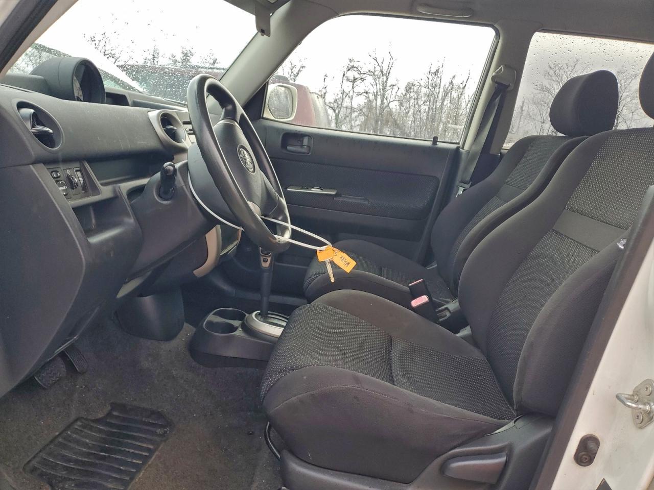 2006 Toyota Scion Xb White vin: JTLKT324664055446