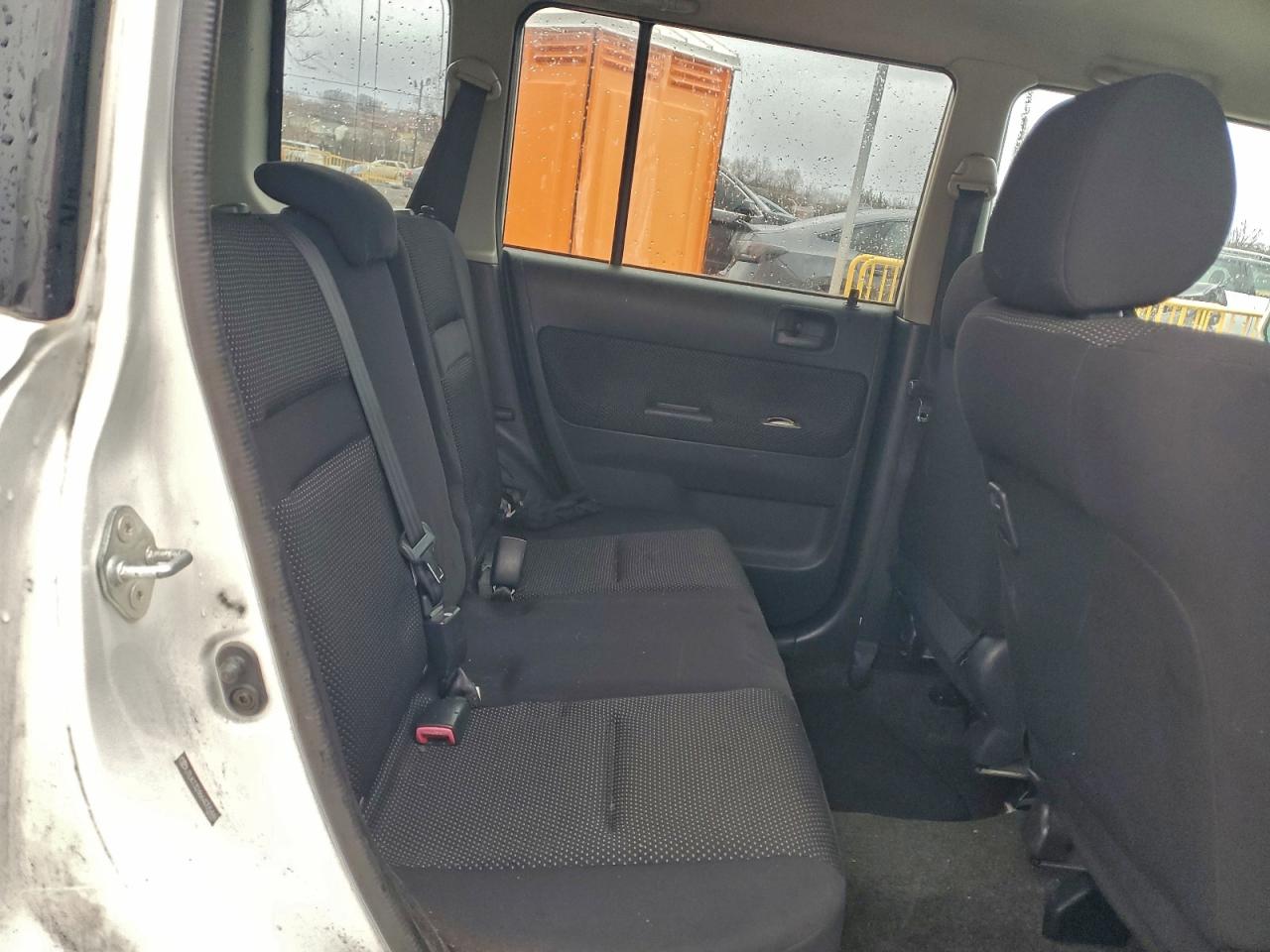 2006 Toyota Scion Xb White vin: JTLKT324664055446