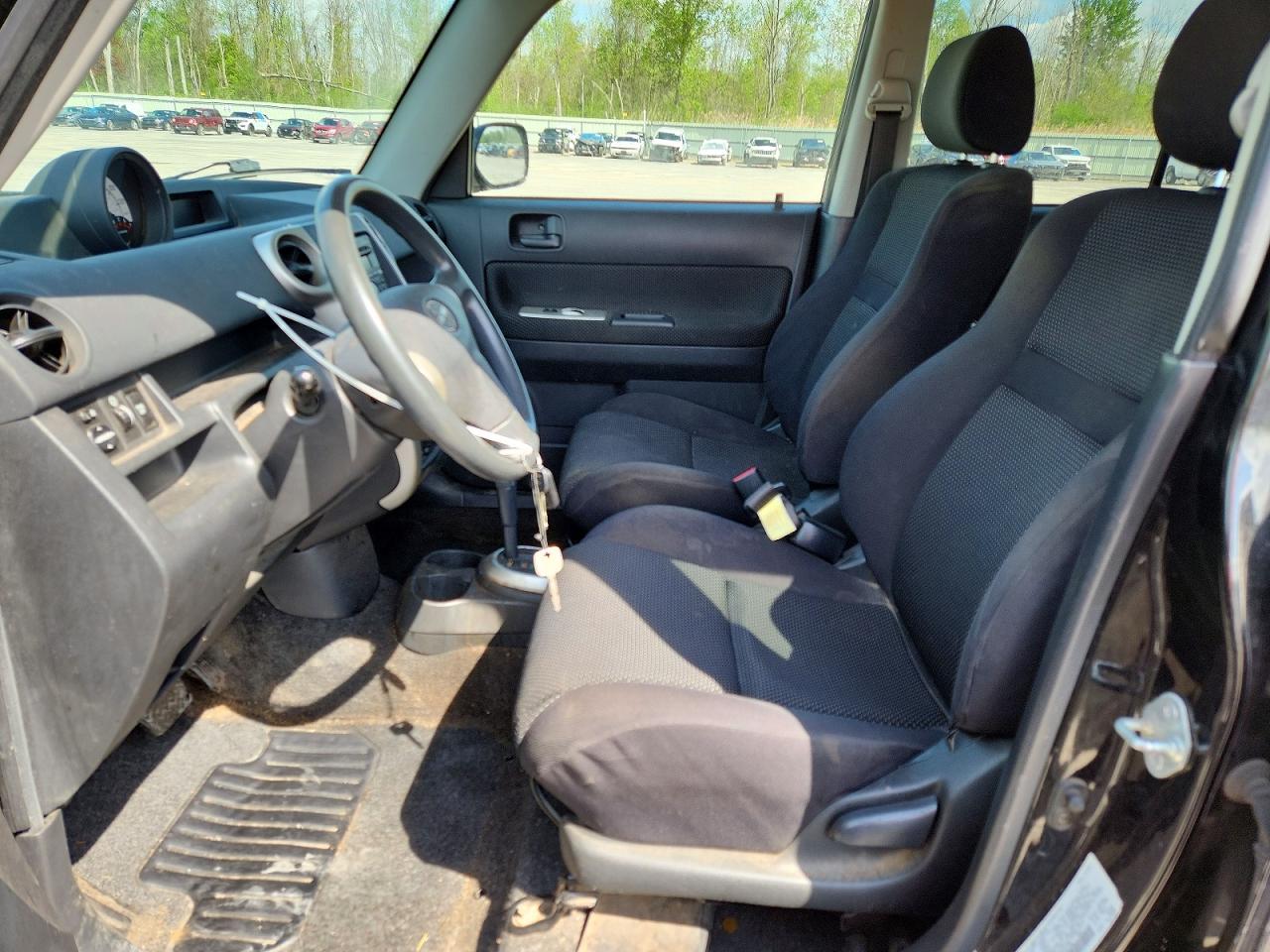2004 Toyota Scion Xb Black vin: JTLKT324740151798