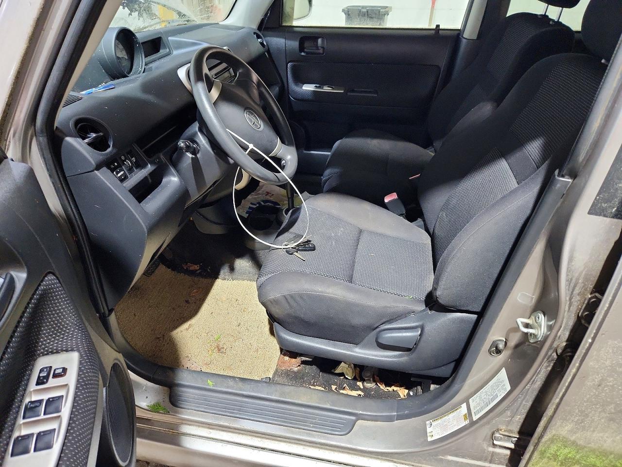 2005 Toyota Scion Xb Silver vin: JTLKT324750172880