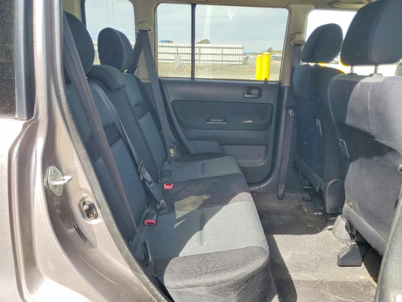 2006 Toyota Scion Xb Silver vin: JTLKT324764065449