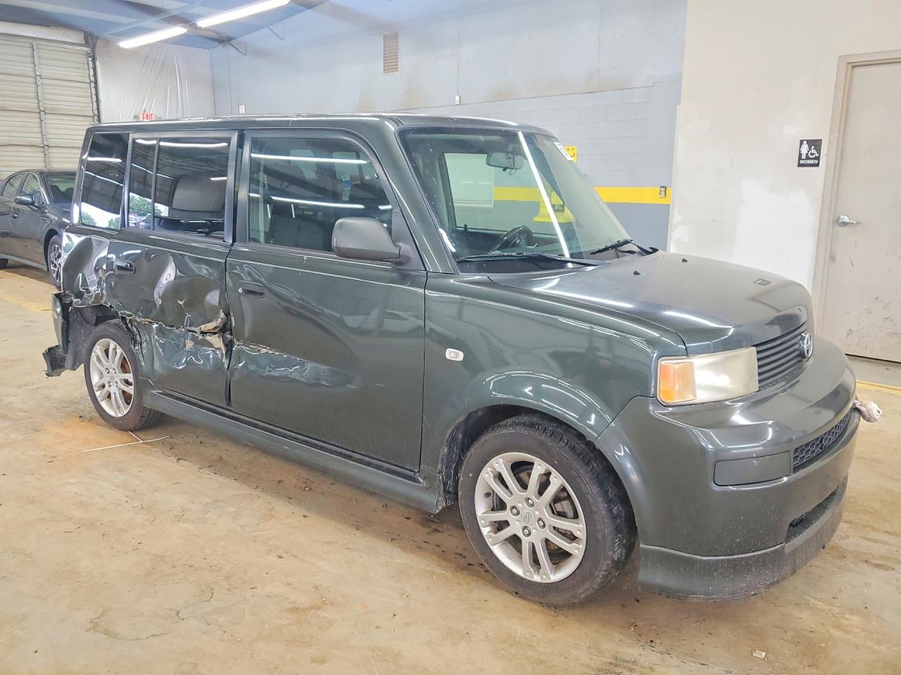 2004 Toyota Scion Xb Gray vin: JTLKT324840152278