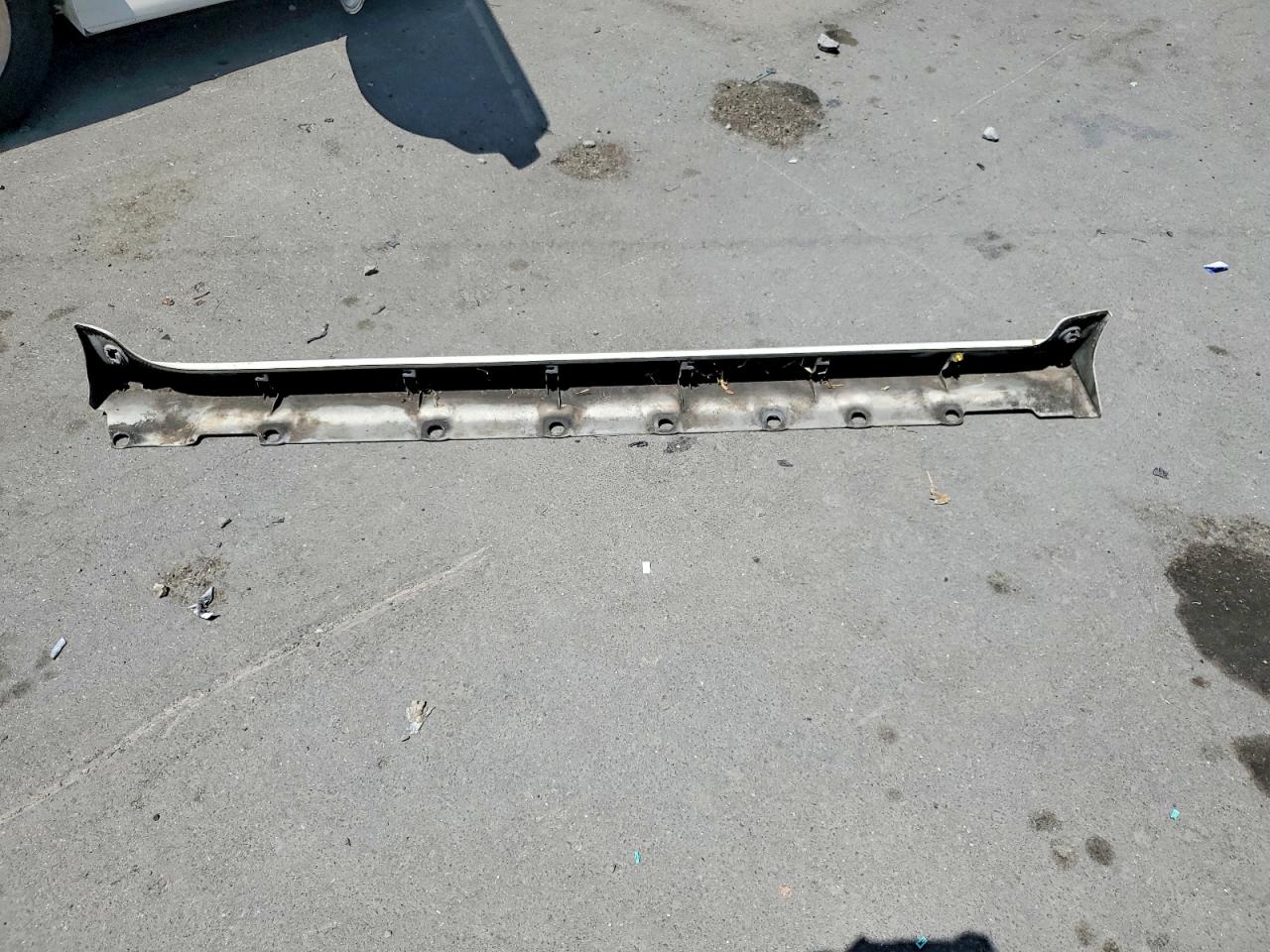 2005 Toyota Scion Xb White vin: JTLKT324954027395