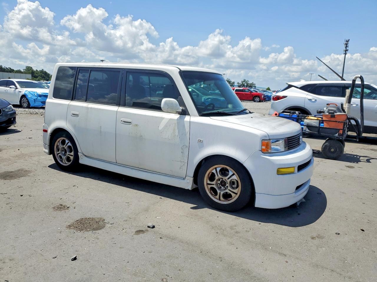 2005 Toyota Scion Xb White vin: JTLKT324954027395