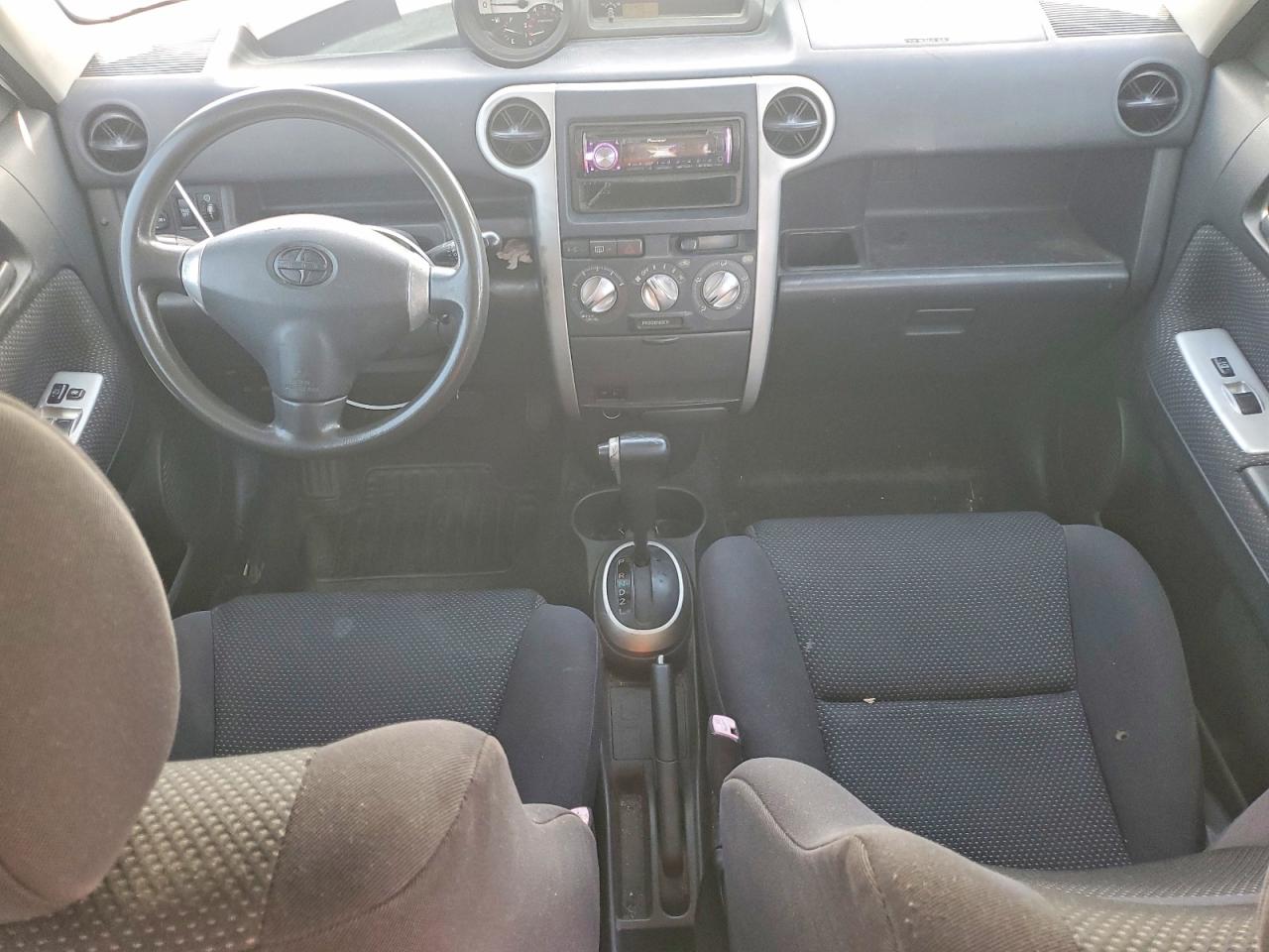 2005 Toyota Scion Xb White vin: JTLKT324954027395