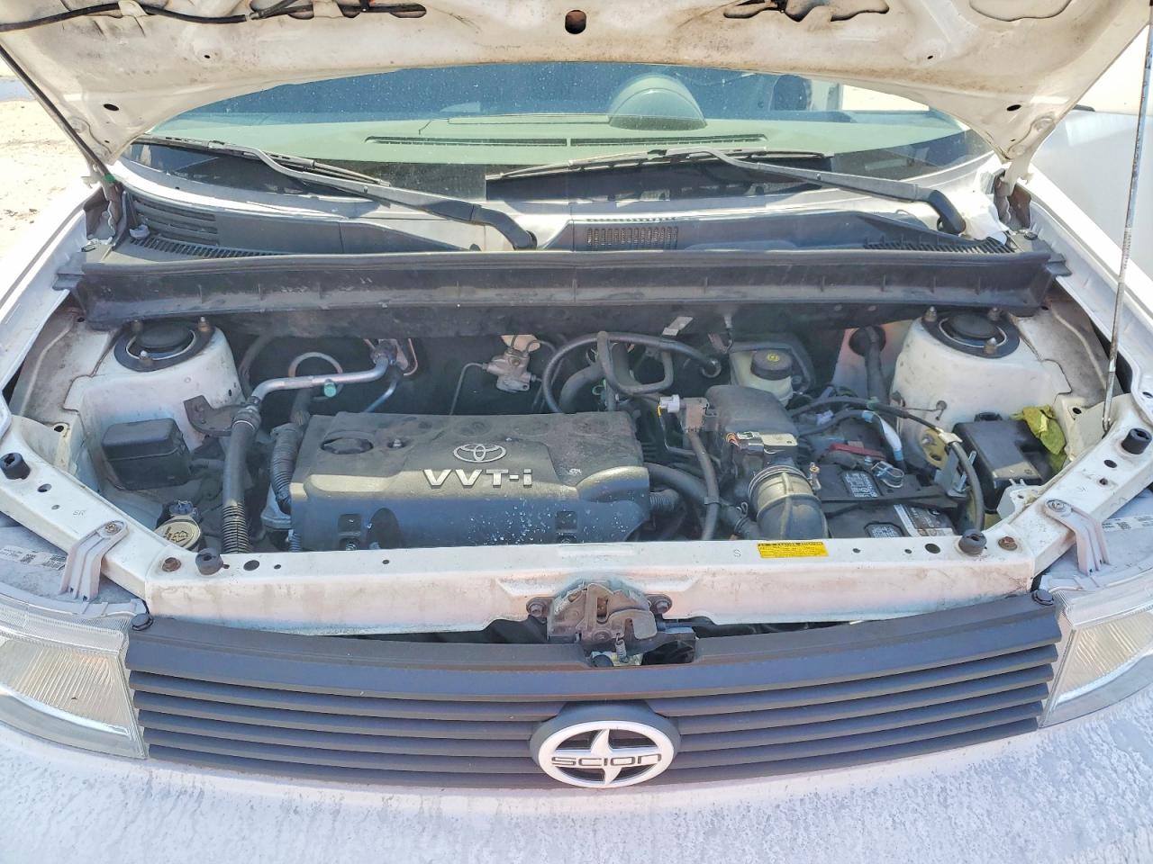 2005 Toyota Scion Xb White vin: JTLKT324954027395