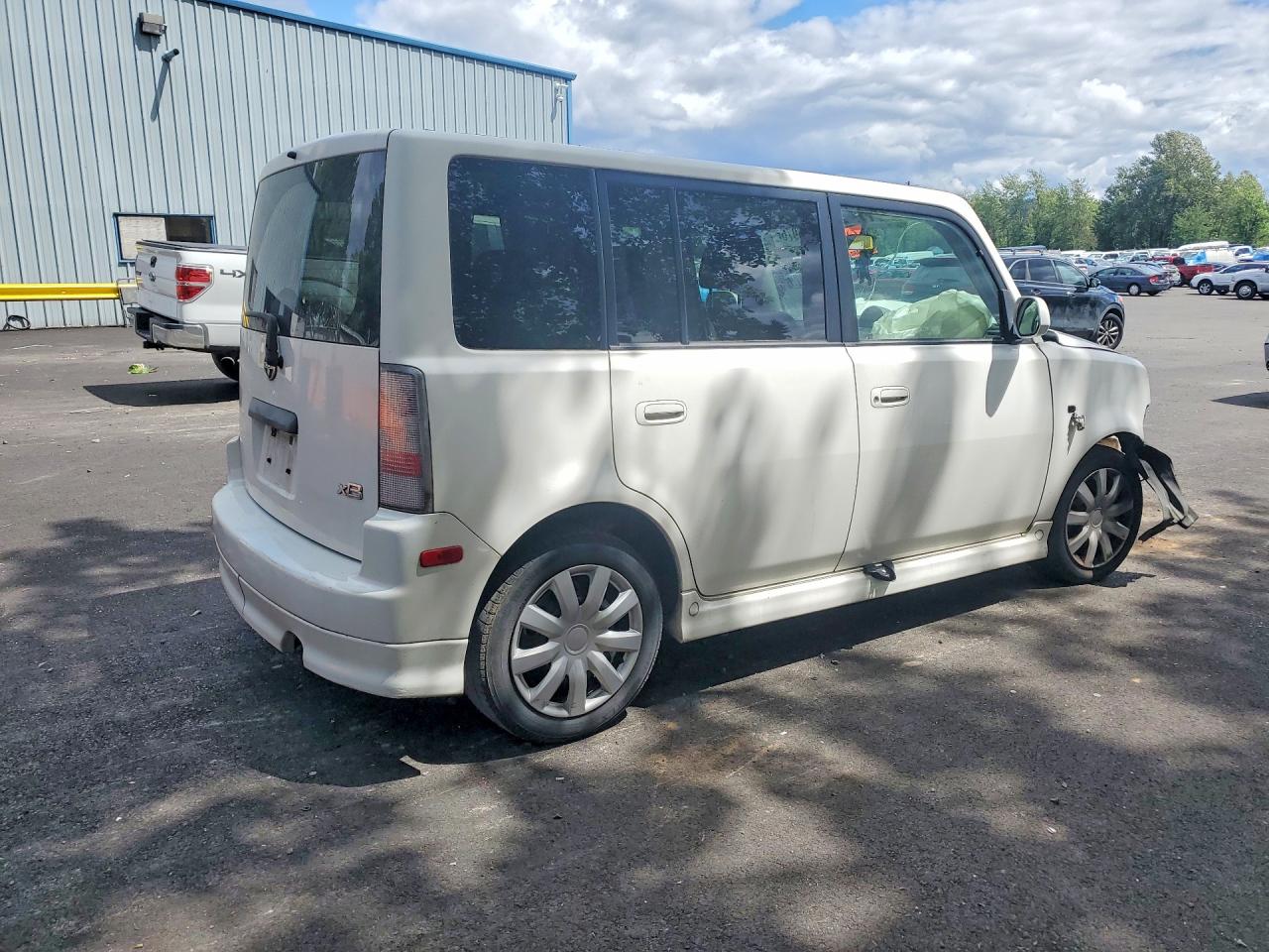2006 Toyota Scion Xb White vin: JTLKT324964081782