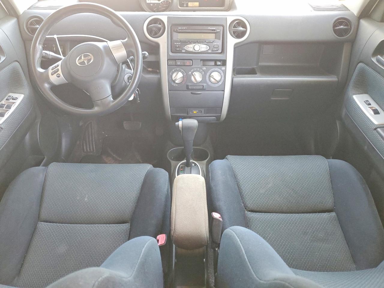 2006 Toyota Scion Xb White vin: JTLKT324964089560