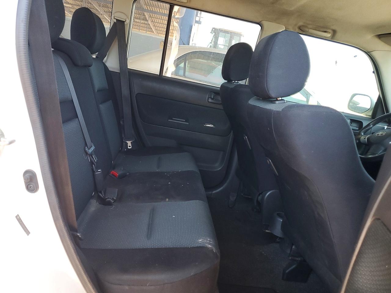 2006 Toyota Scion Xb White vin: JTLKT324964089560
