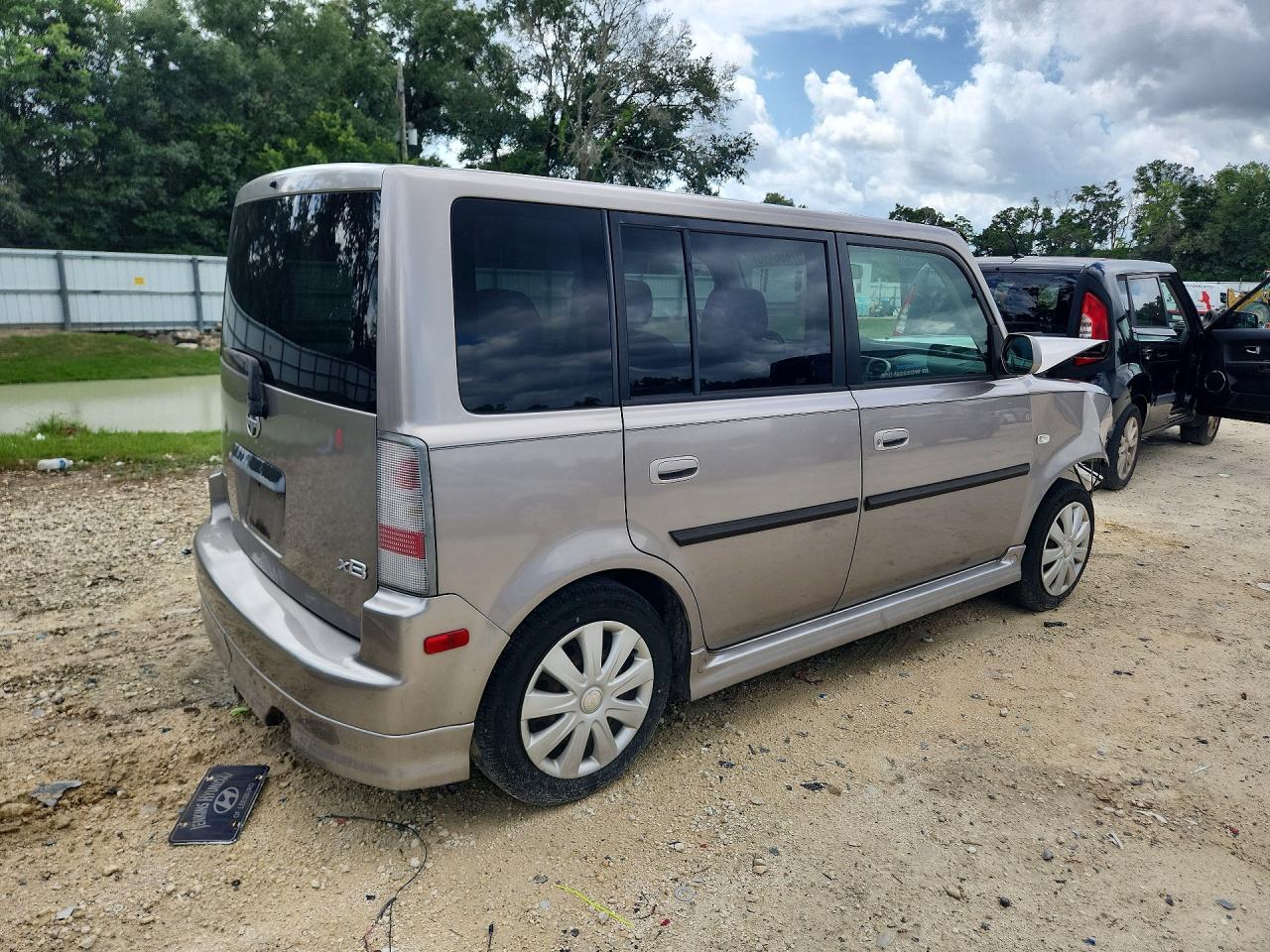 2005 Toyota Scion Xb Silver vin: JTLKT324X50205192