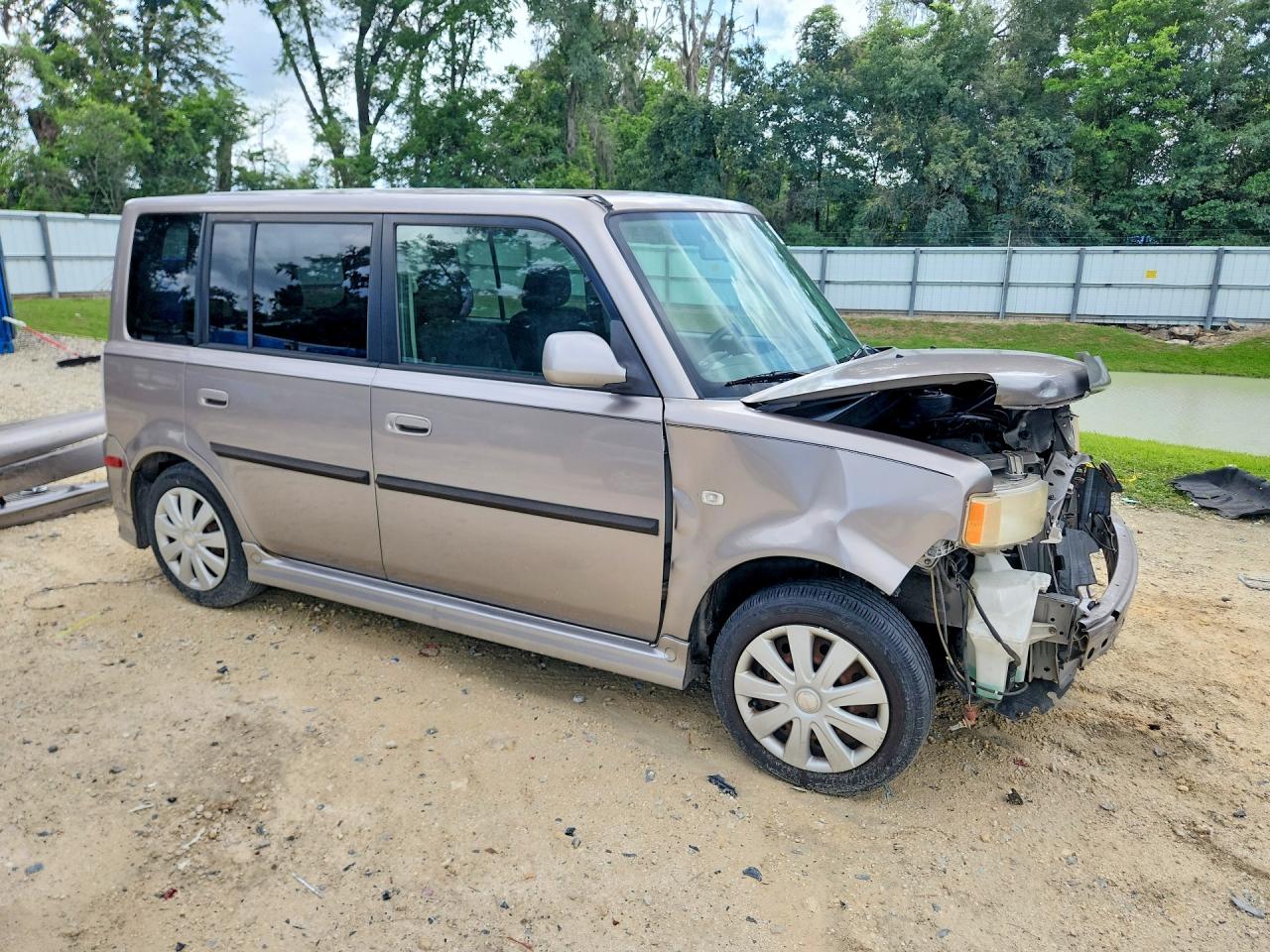 2005 Toyota Scion Xb Silver vin: JTLKT324X50205192