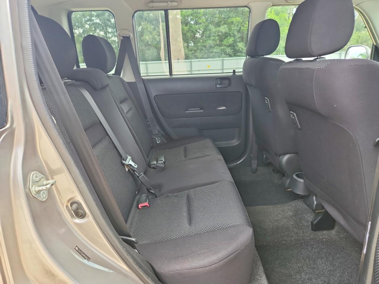 2005 Toyota Scion Xb Silver vin: JTLKT324X50205192
