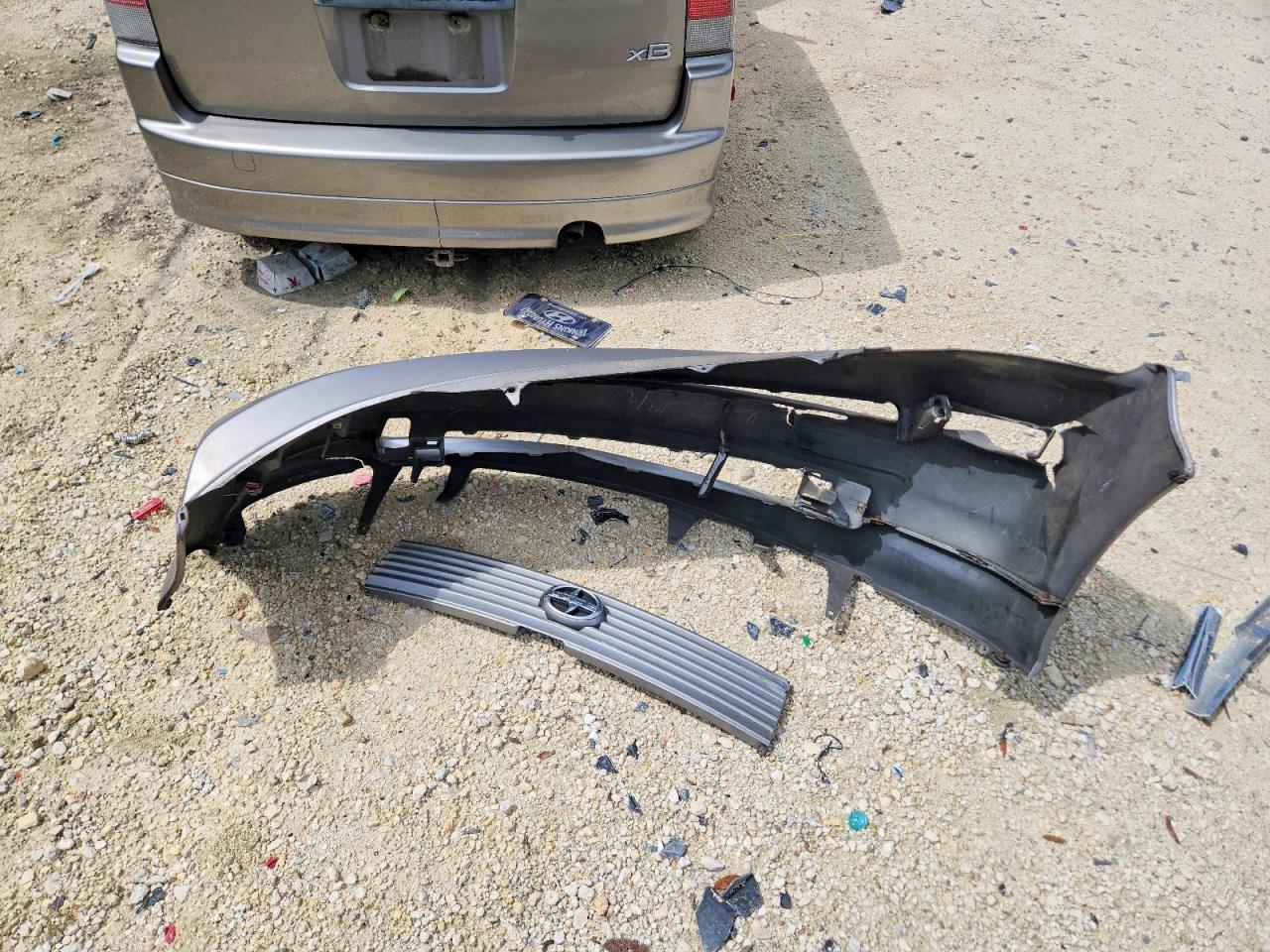2005 Toyota Scion Xb Silver vin: JTLKT324X50205192