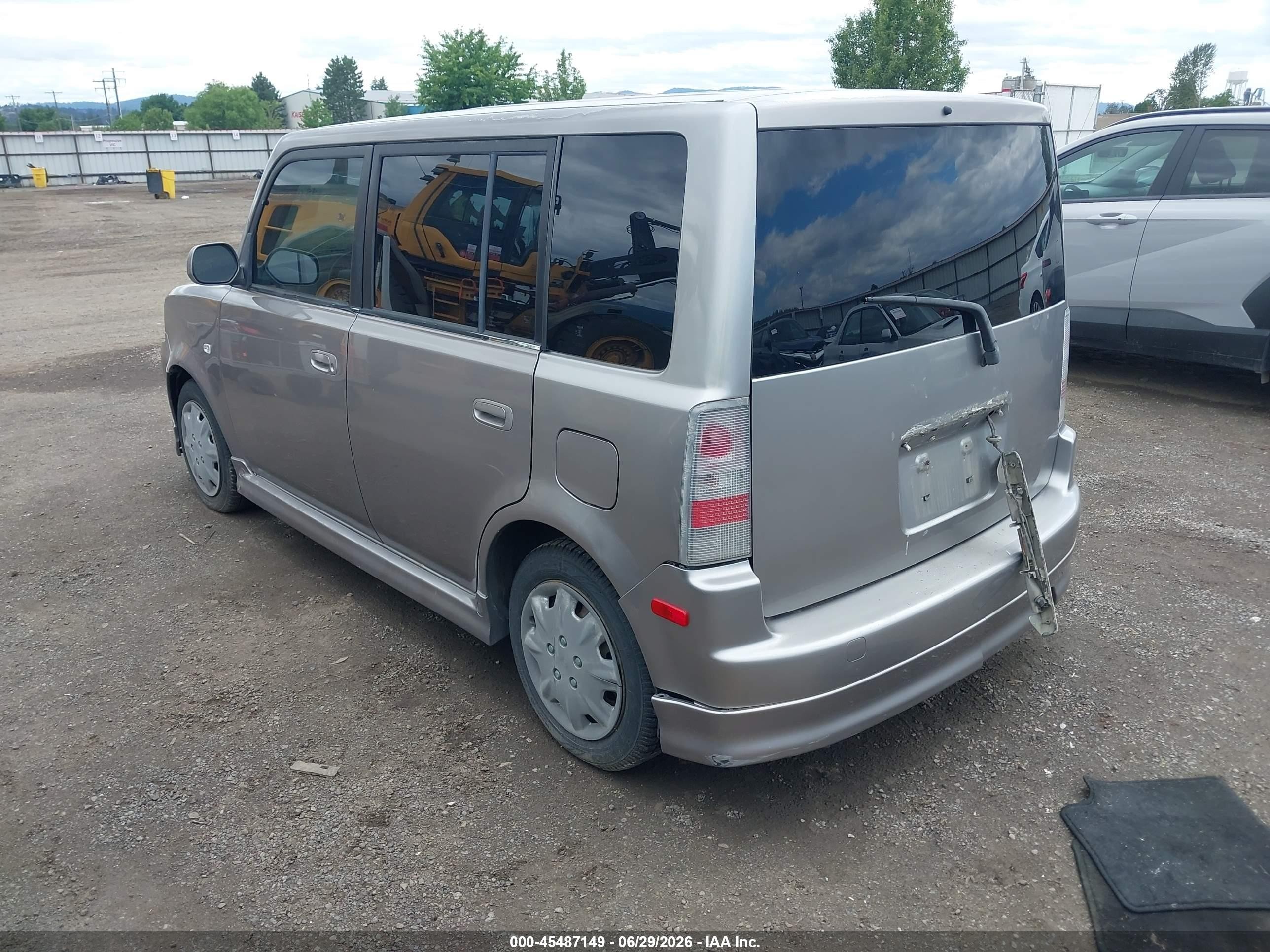 2005 Toyota Scion Xb   Silver vin: JTLKT324X50214300