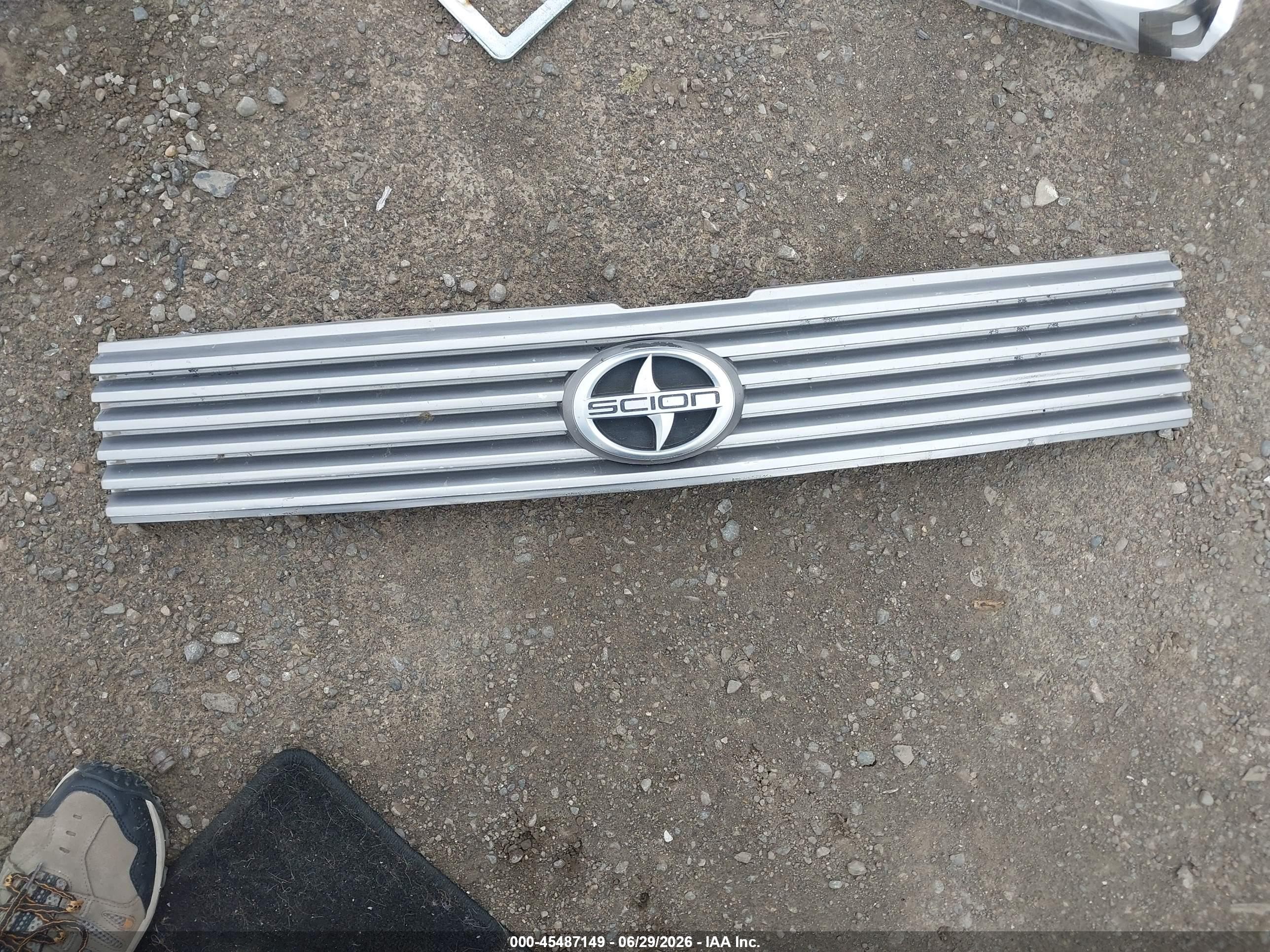 2005 Toyota Scion Xb   Silver vin: JTLKT324X50214300