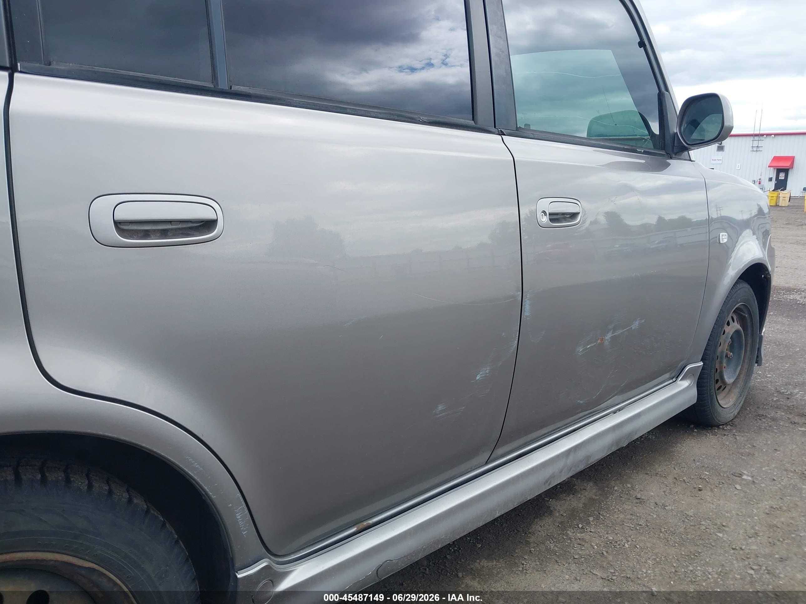 2005 Toyota Scion Xb   Silver vin: JTLKT324X50214300