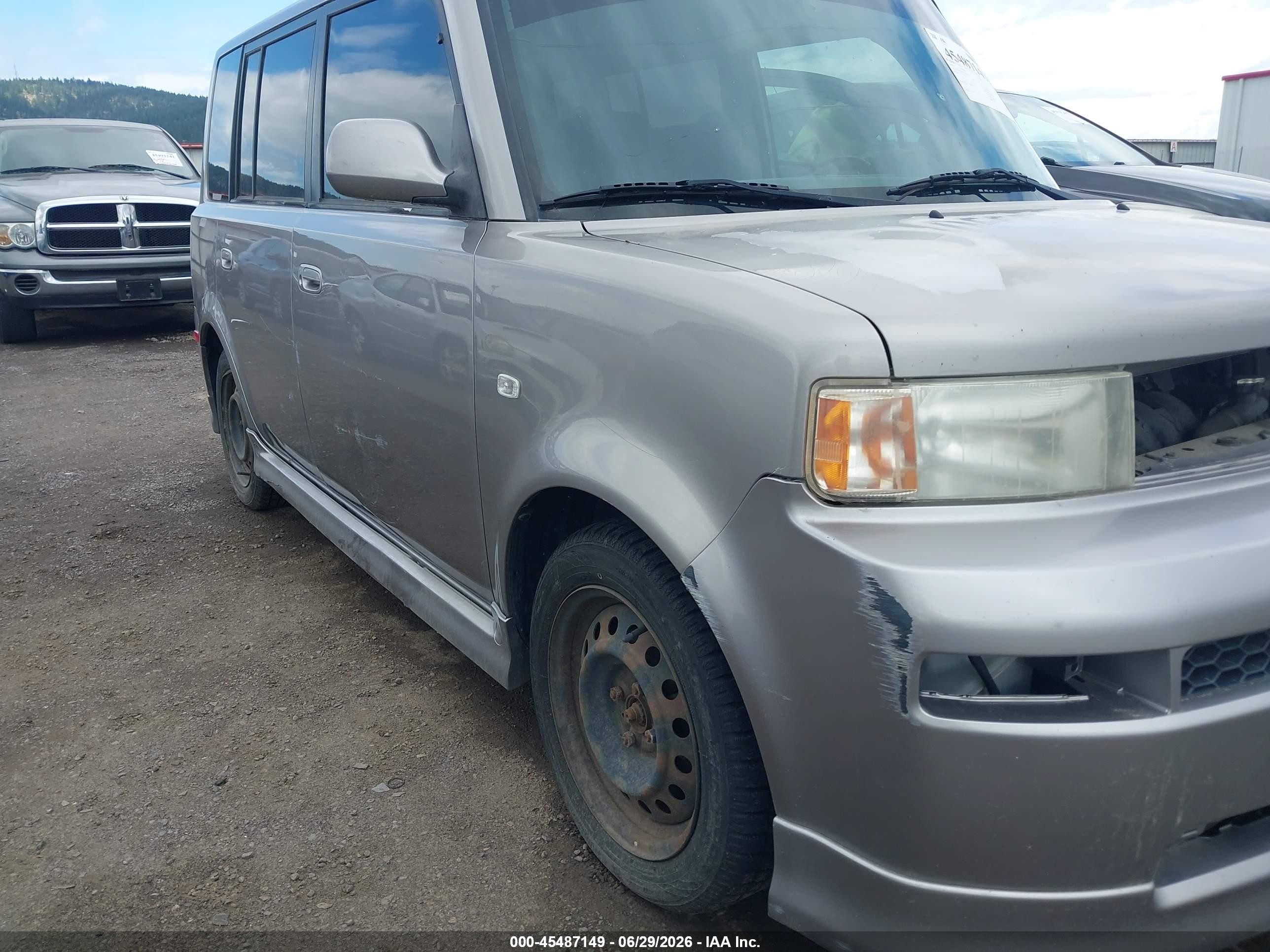 2005 Toyota Scion Xb   Silver vin: JTLKT324X50214300