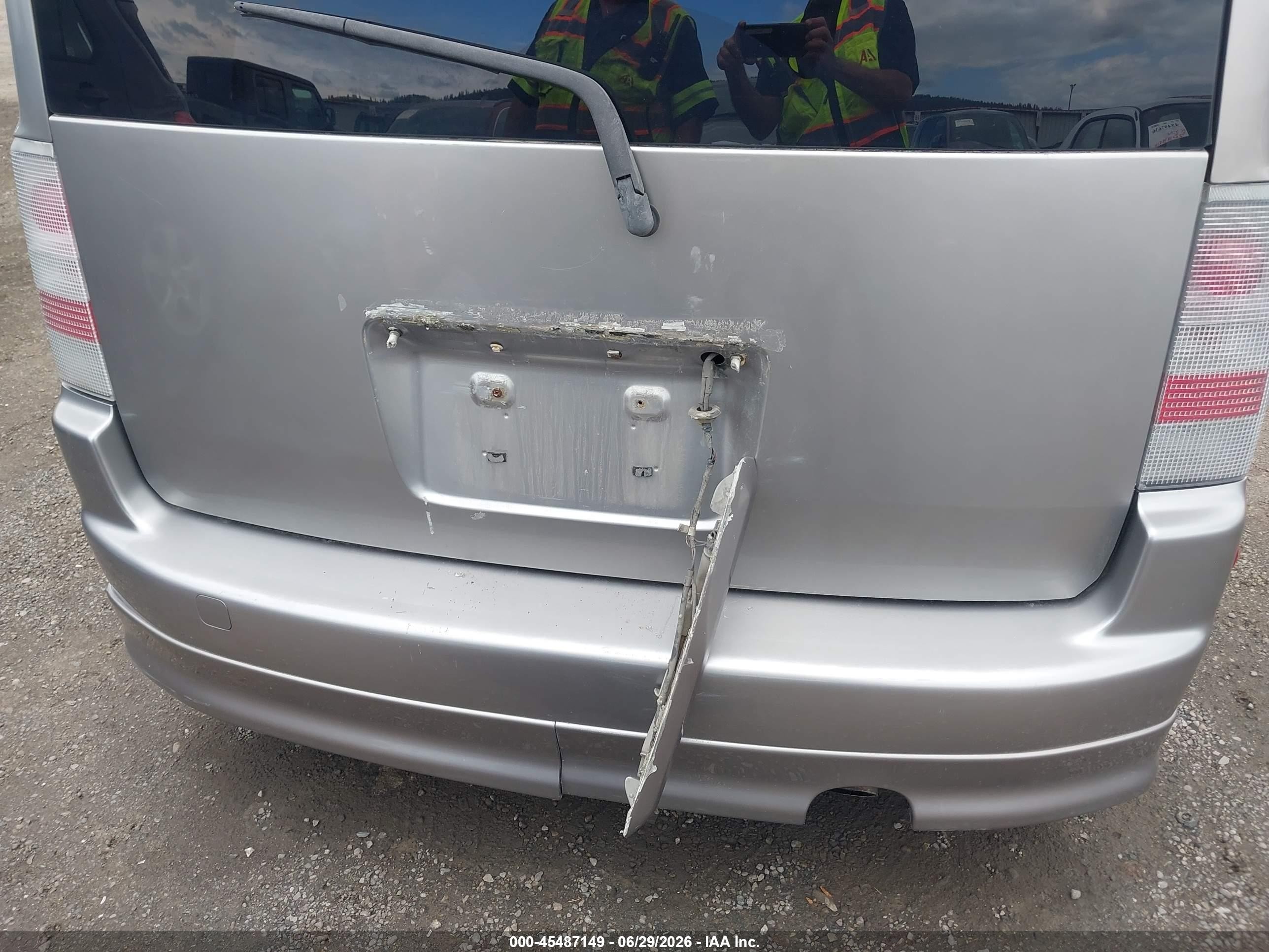 2005 Toyota Scion Xb   Silver vin: JTLKT324X50214300