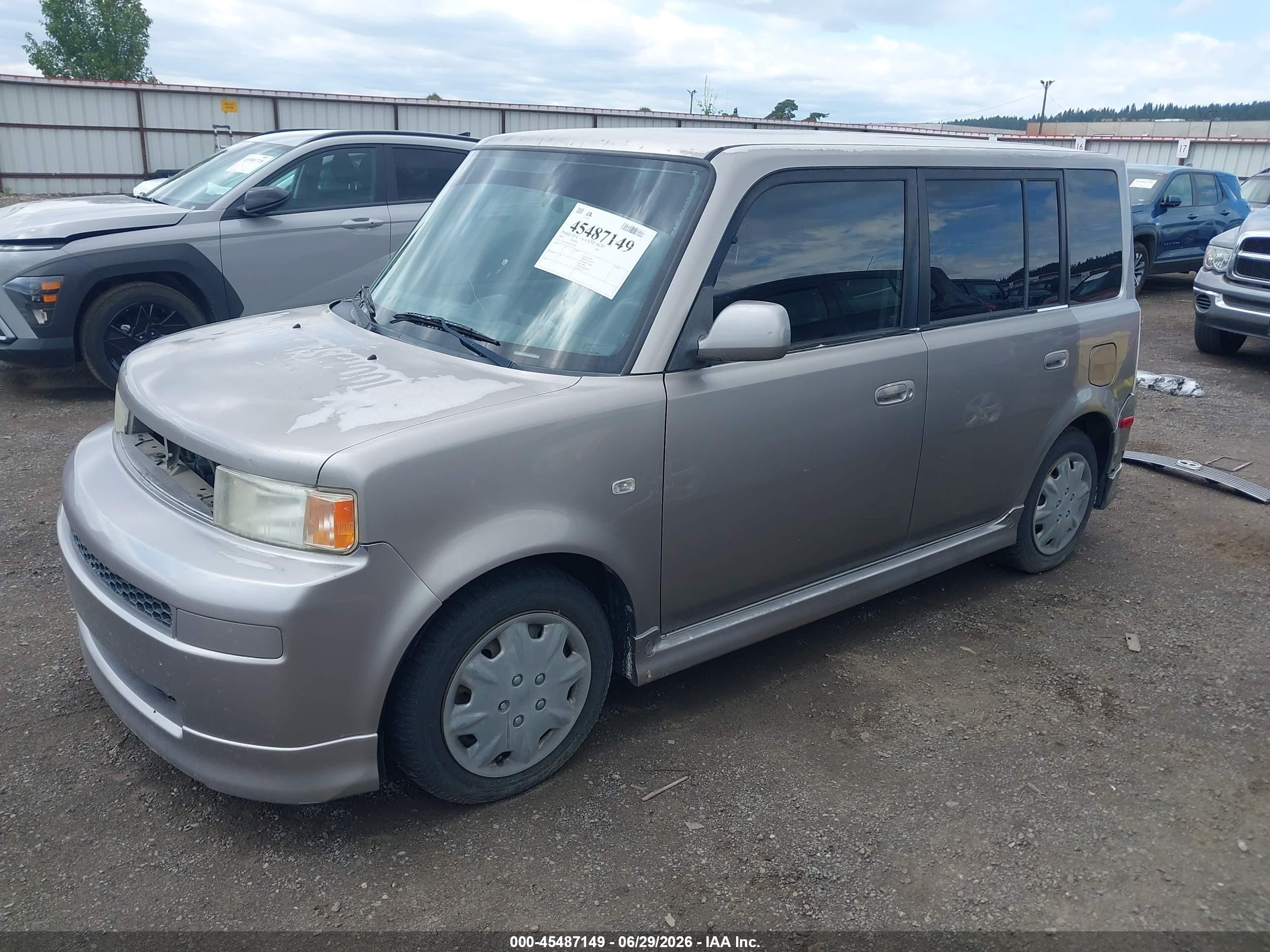 2005 Toyota Scion Xb   Silver vin: JTLKT324X50214300